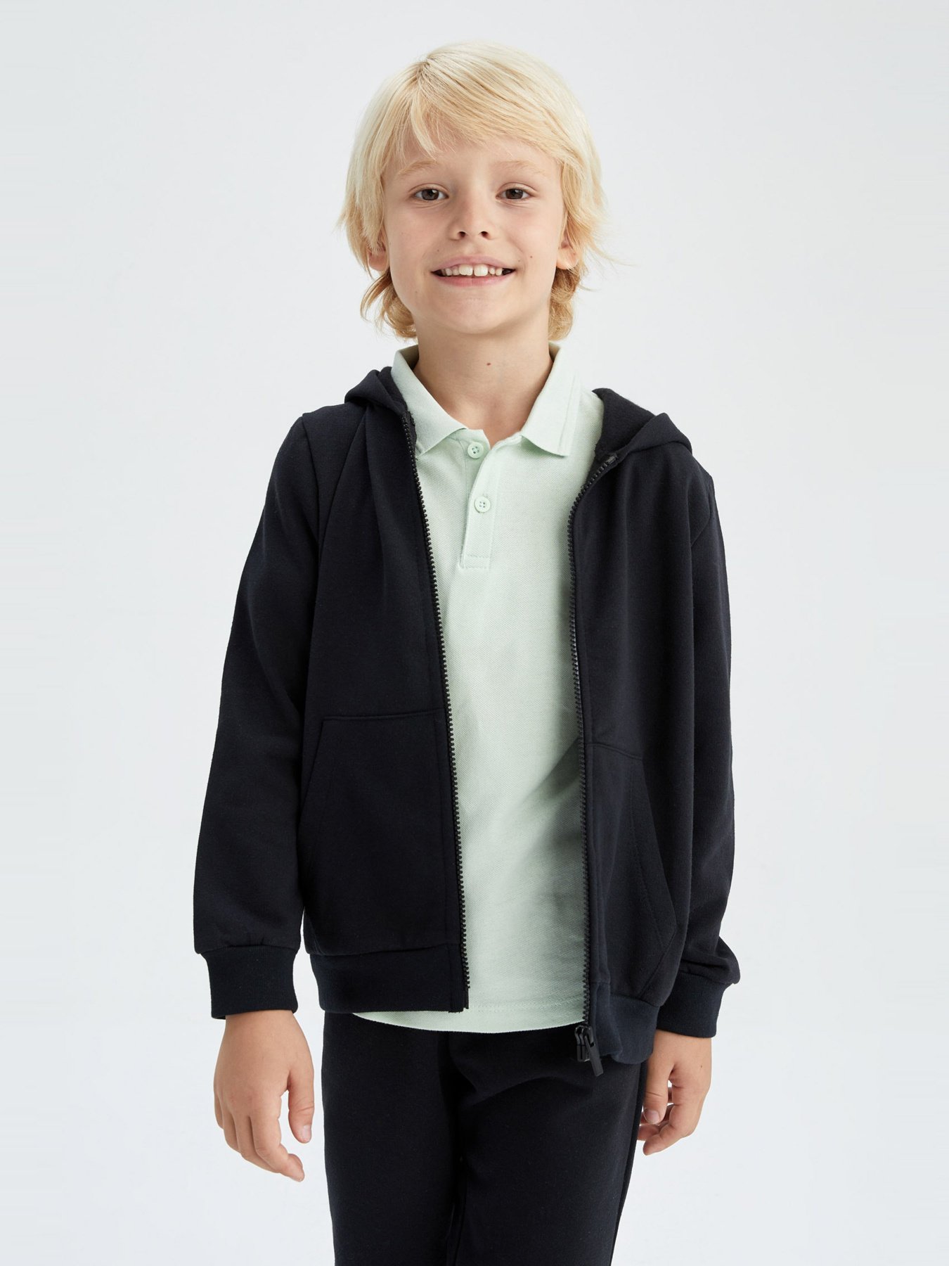 Кофта спортивная DeFacto модель X7459A6-BK81 Фото