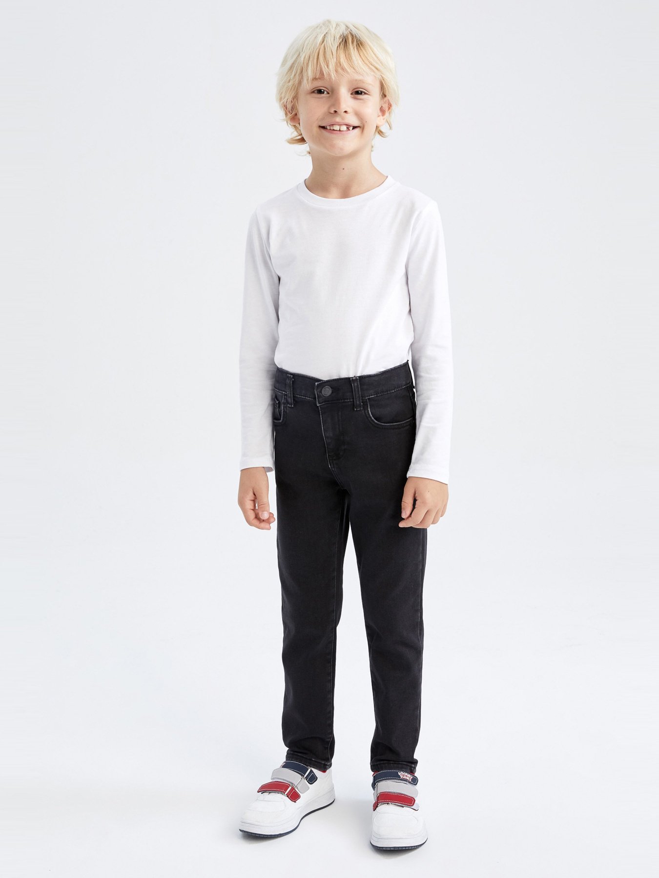 Зауженные джинсы DeFacto модель X8855A6-NM36 Фото