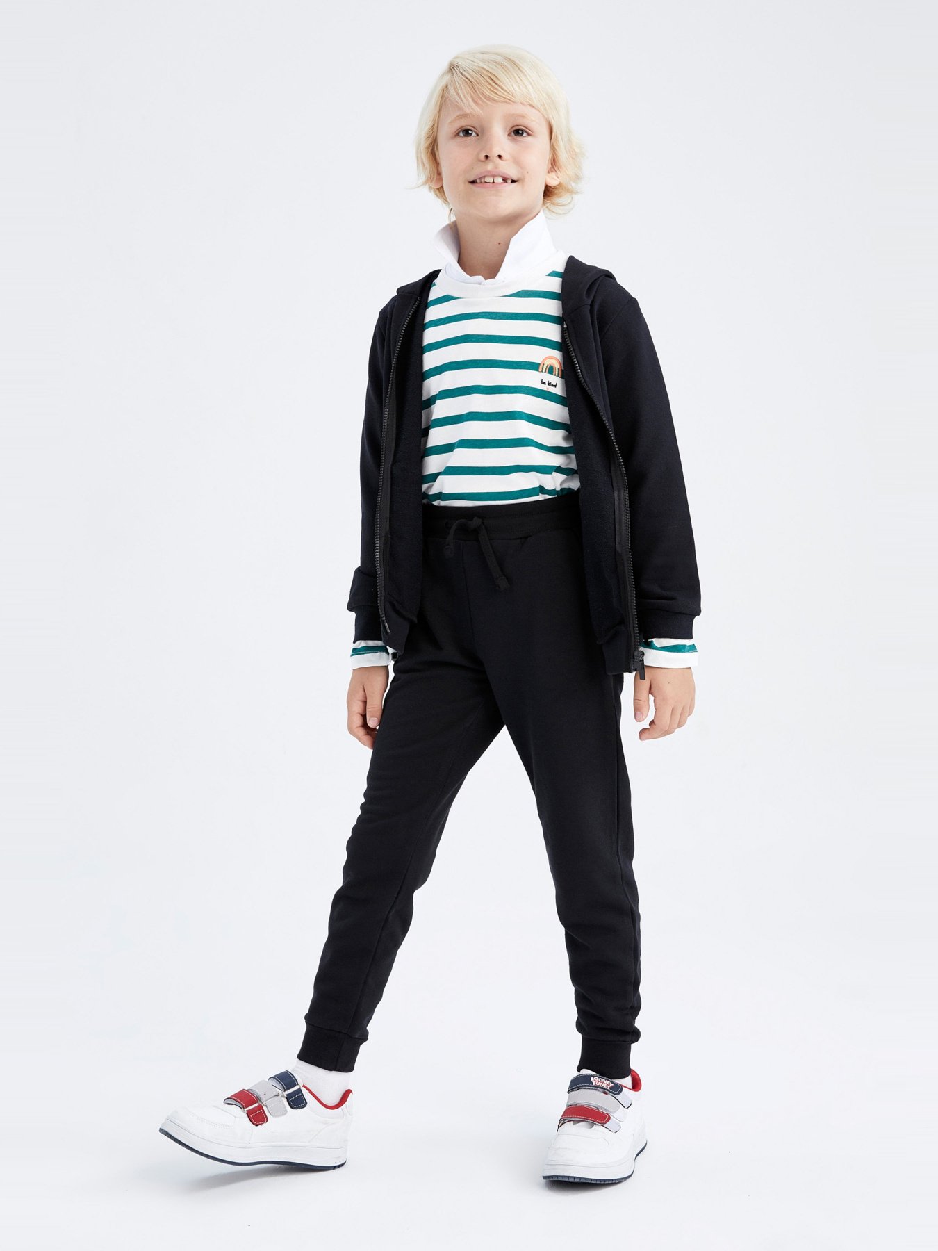 Джоггеры DeFacto модель U5934A6-BK81 Фото