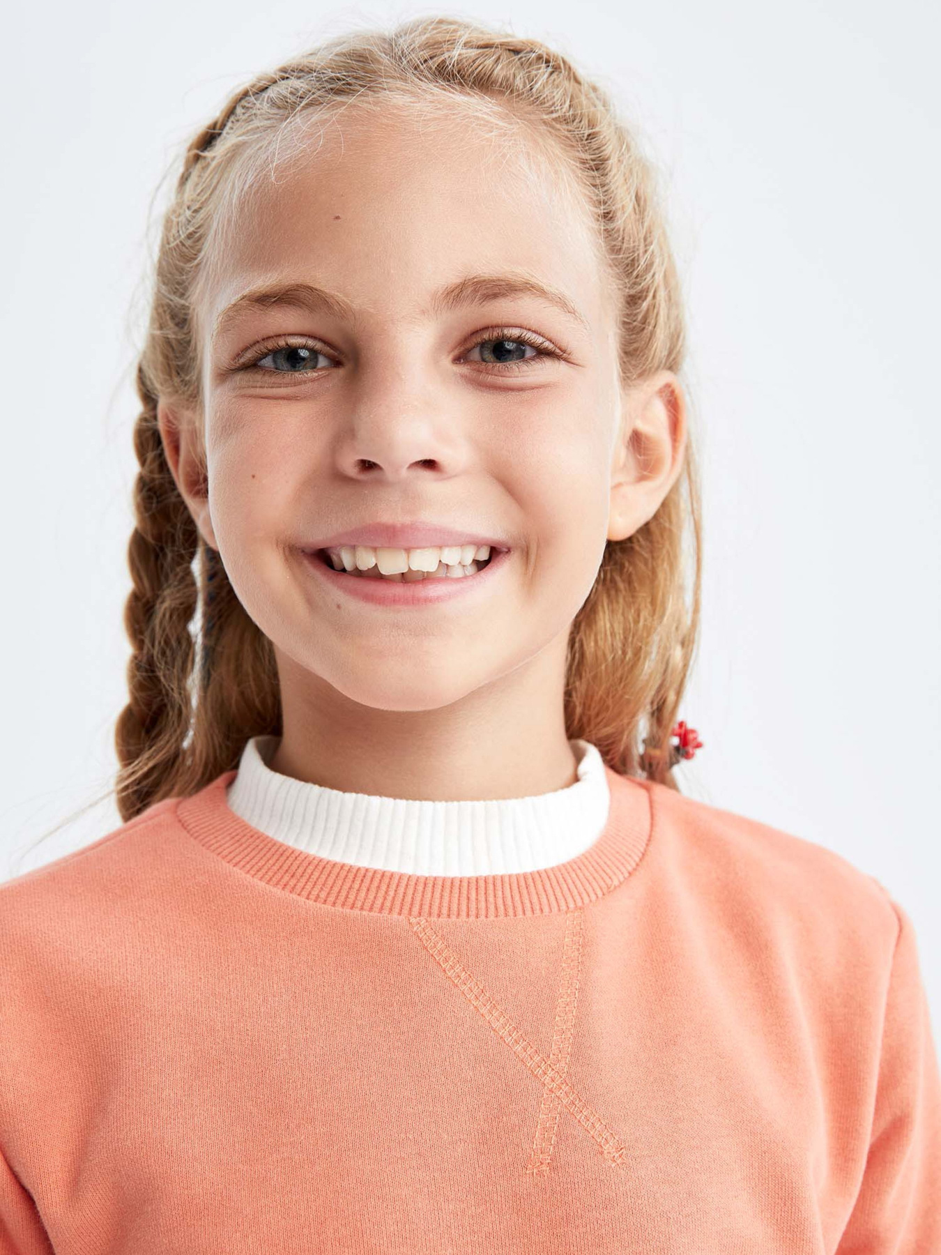 Свитшот DeFacto модель U6470A6-OG203 Фото