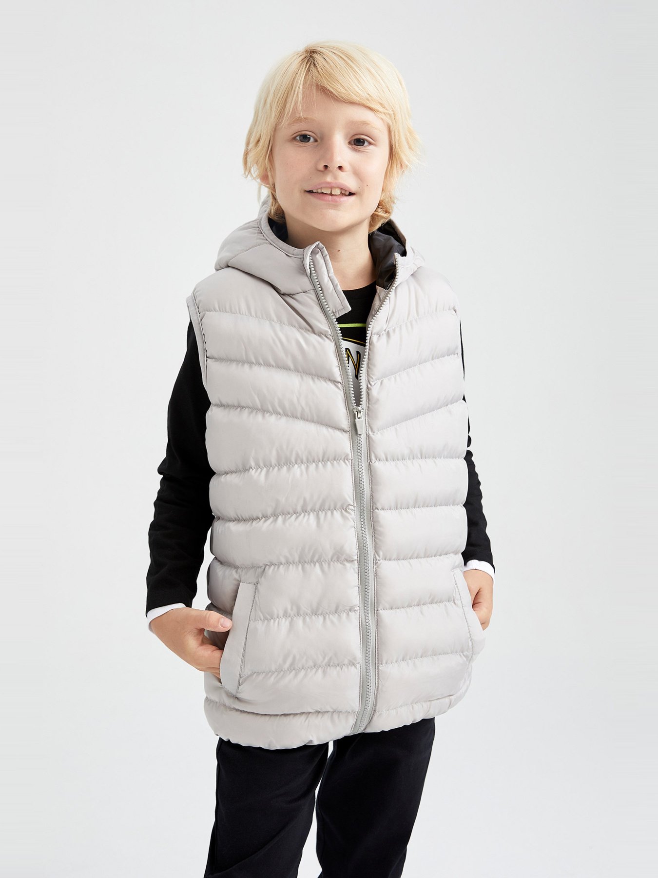 Утепленный жилет DeFacto модель X5450A6-GR184 Фото