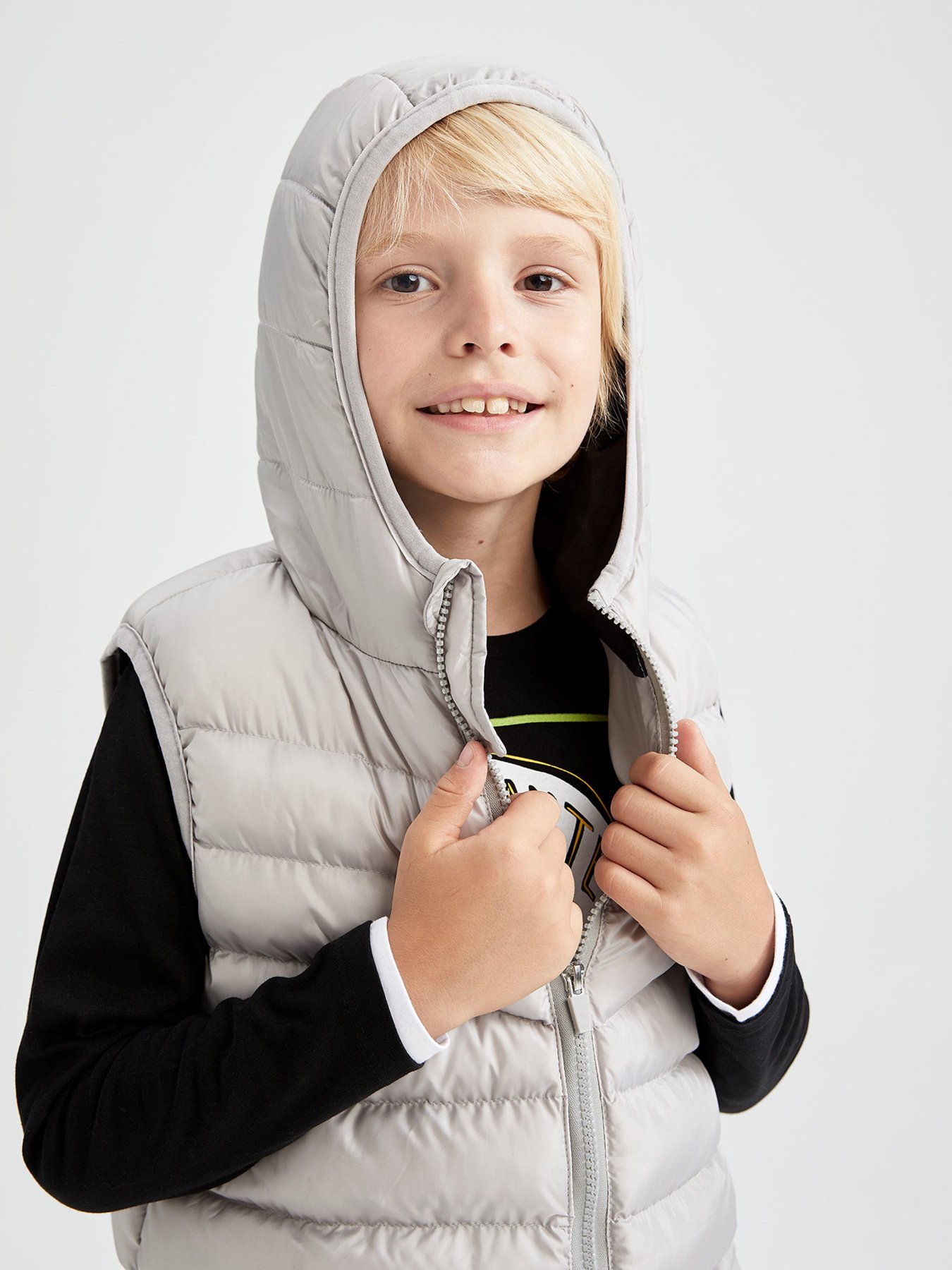 Утепленный жилет DeFacto модель X5450A6-GR184 Фото