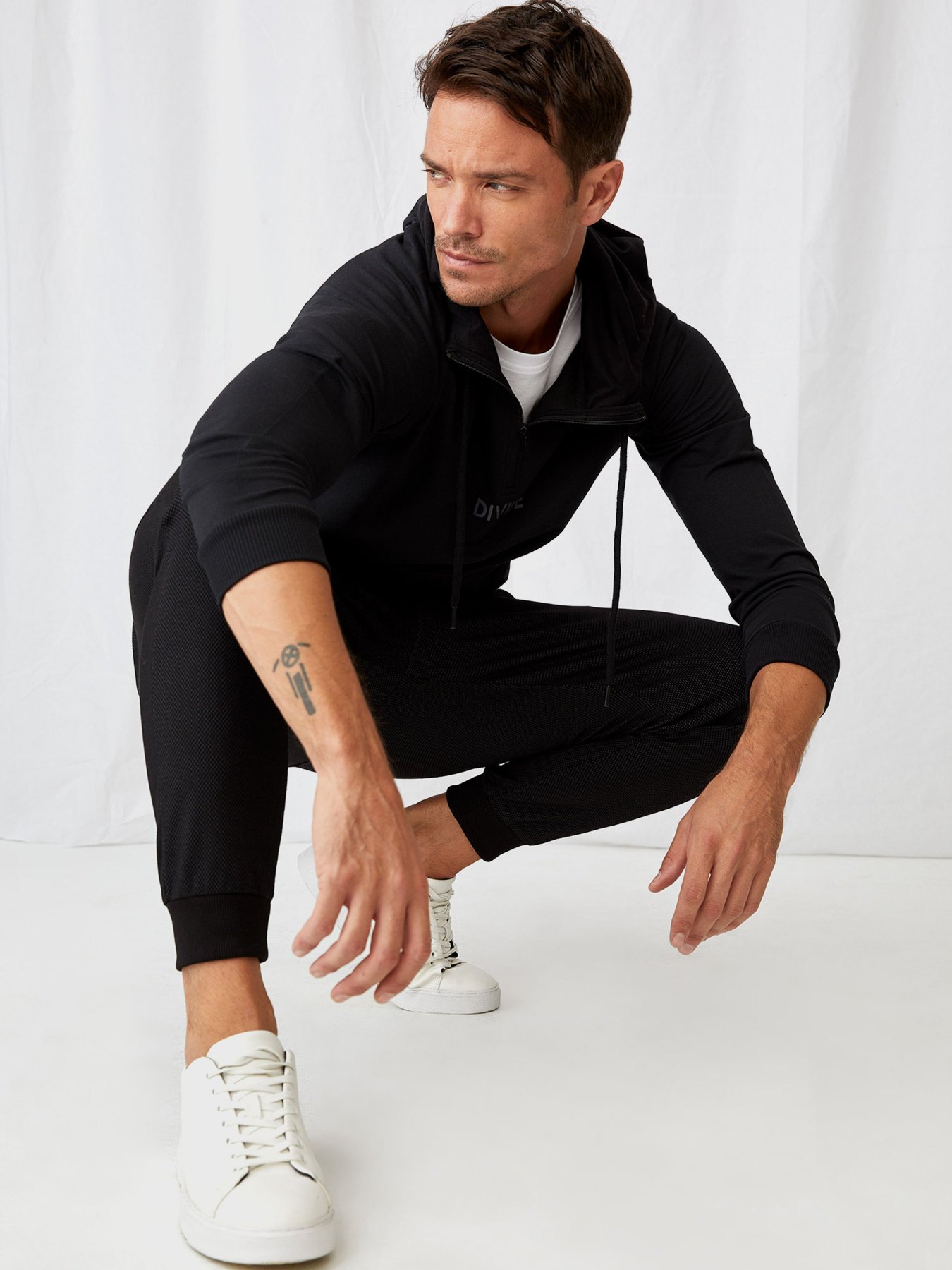 Спортивні штани DeFacto модель S2343AZ-BK27 Спортивні штани DeFacto модель S2343AZ-BK27 Фото