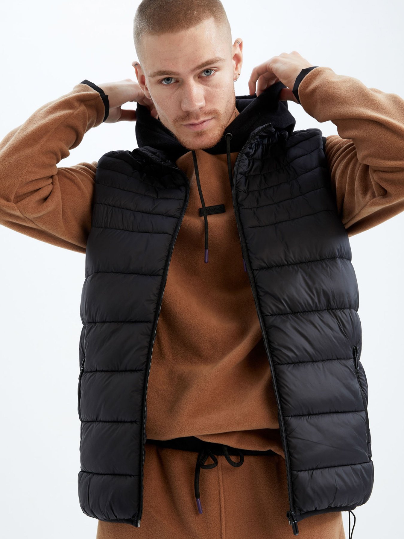 Жилет з утеплювачем DeFacto модель W7016AZ-BK27 Фото