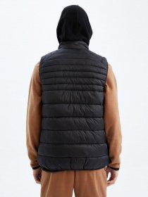 Жилет з утеплювачем DeFacto модель W7016AZ-BK27 Фото