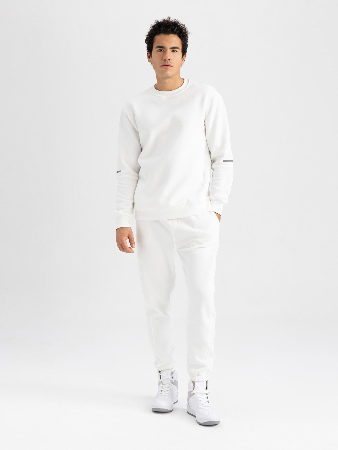 Джогери DeFacto модель Y2283AZ-ER105 Джогери DeFacto модель Y2283AZ-ER105 Фото