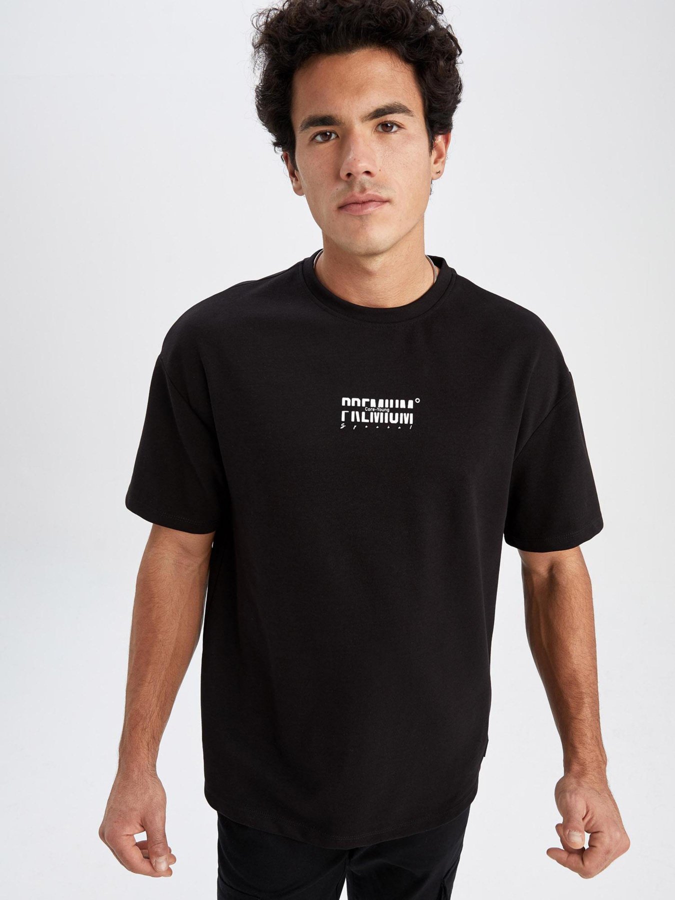 Футболка DeFacto модель Z3072AZ-BK81 Фото