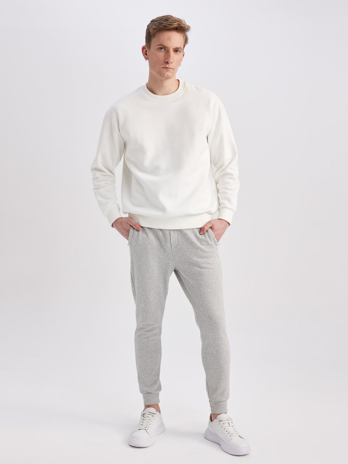 Джогери DeFacto модель Z5536AZ-GR210 Джогери DeFacto модель Z5536AZ-GR210 Фото