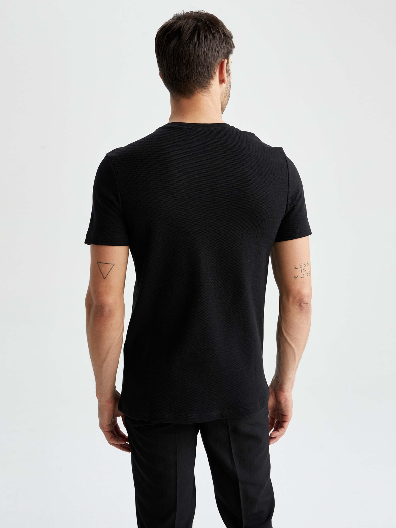 Футболка DeFacto модель X3252AZ-BK81 Фото