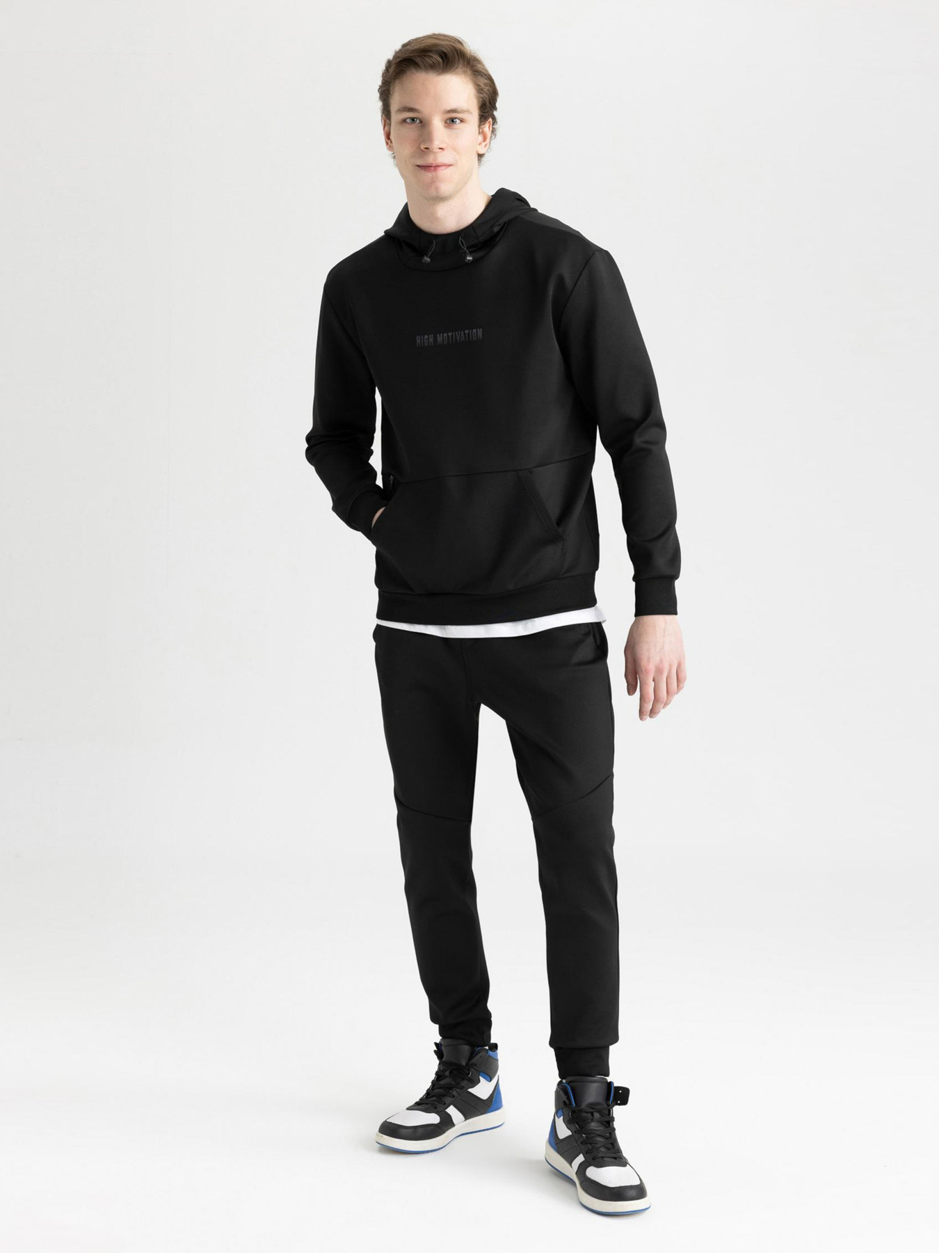 Джогери DeFacto модель W7377AZ-BK81 Фото