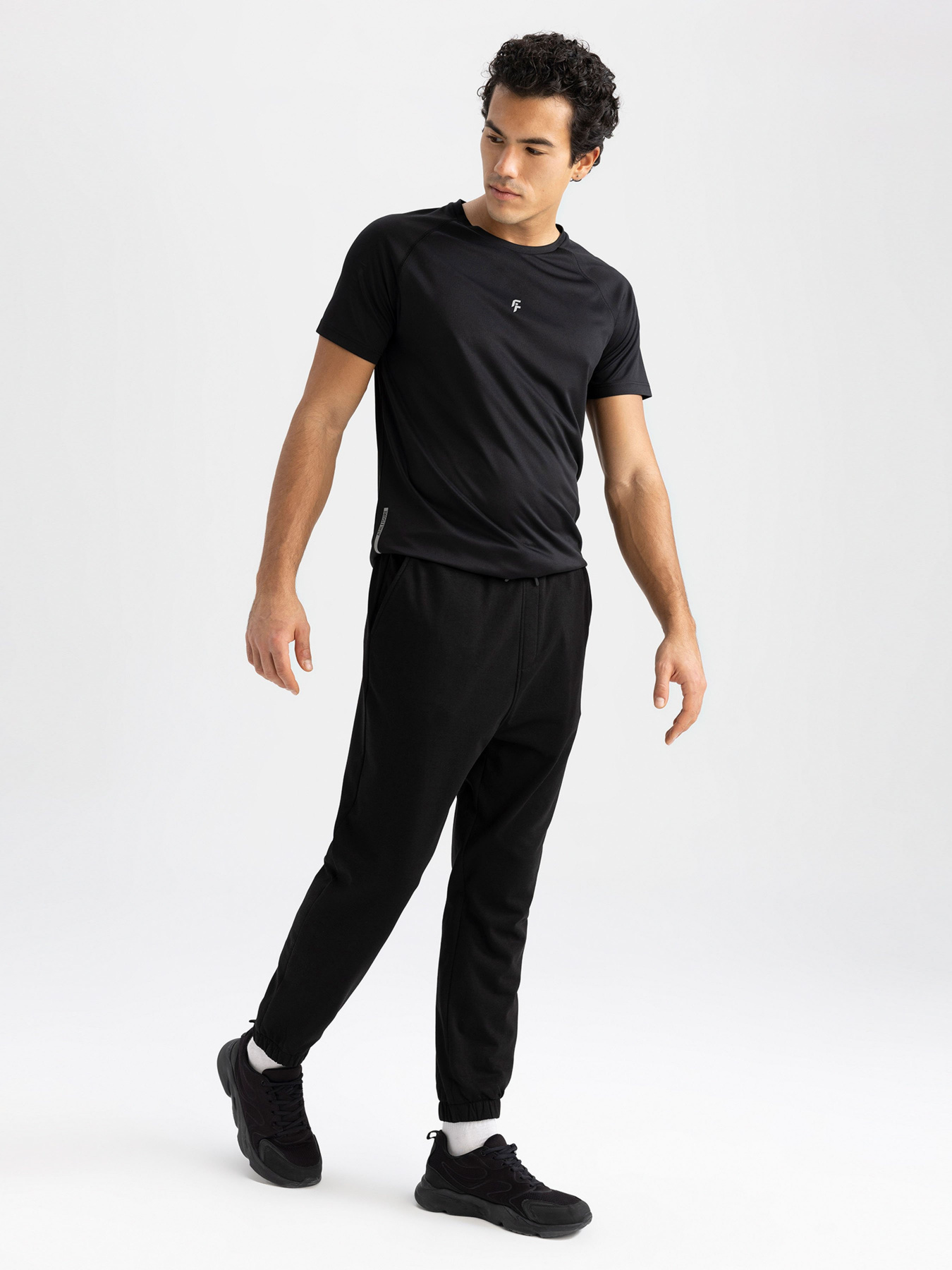 Джогери DeFacto модель Z9645AZ-BK81 Фото