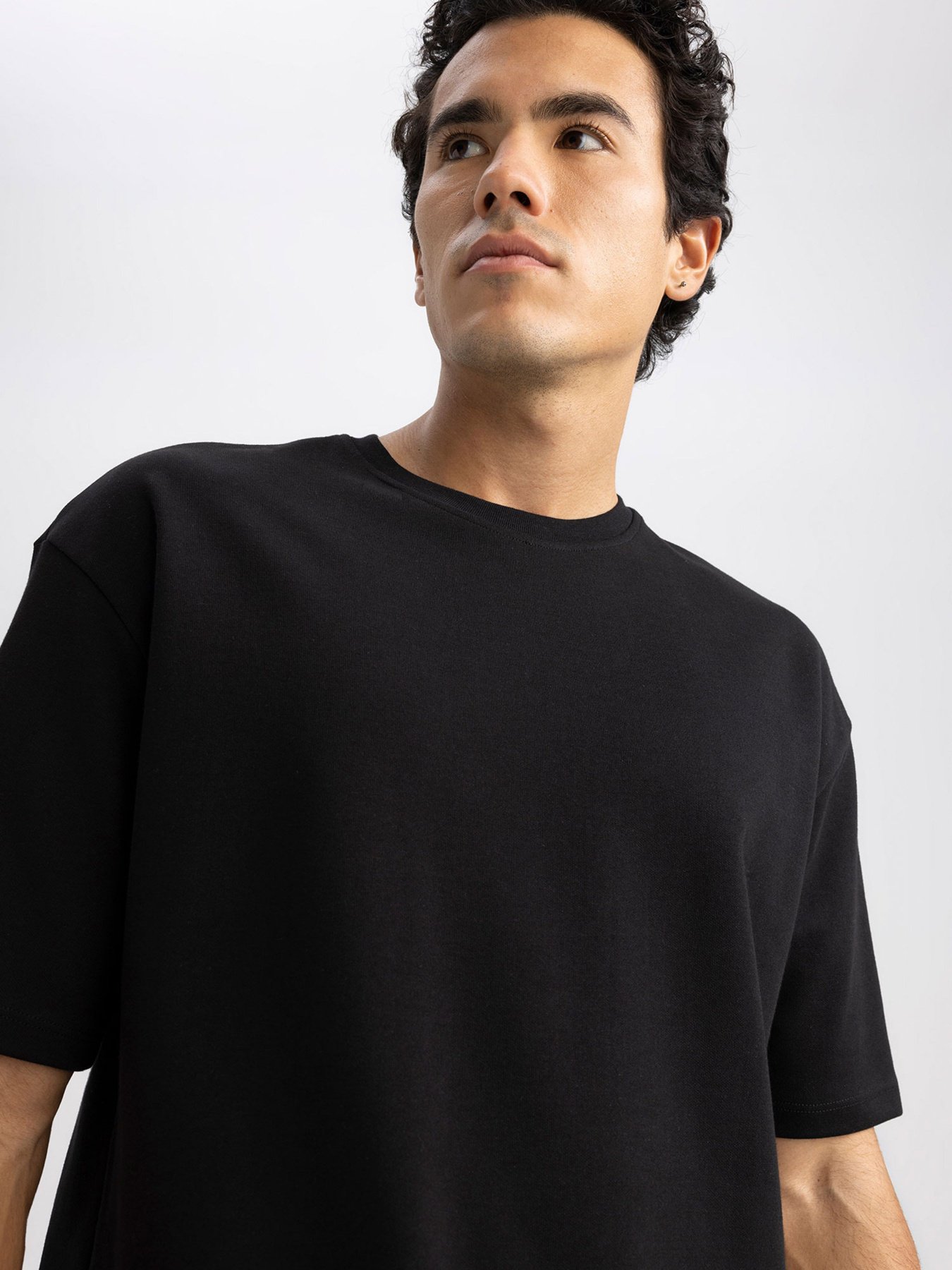 Футболка DeFacto модель X3926AZ-BK81 Фото