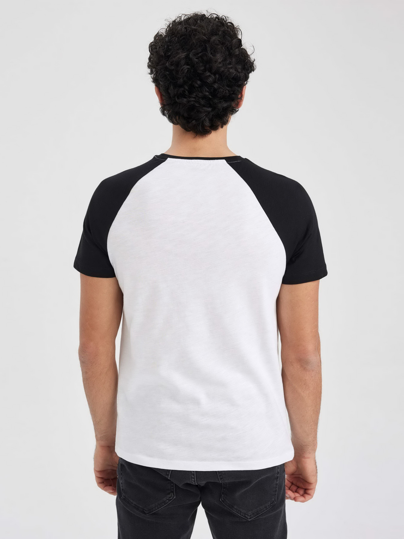 Футболка DeFacto модель T5064AZ-BK81 Фото