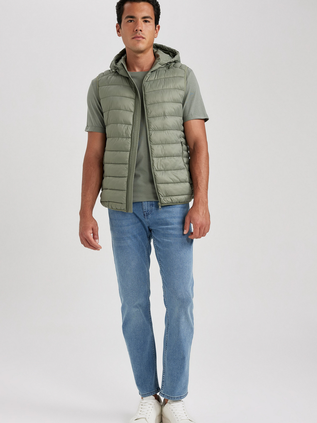 Жилет с утеплителем DeFacto модель N4652AZ-KH109 Фото