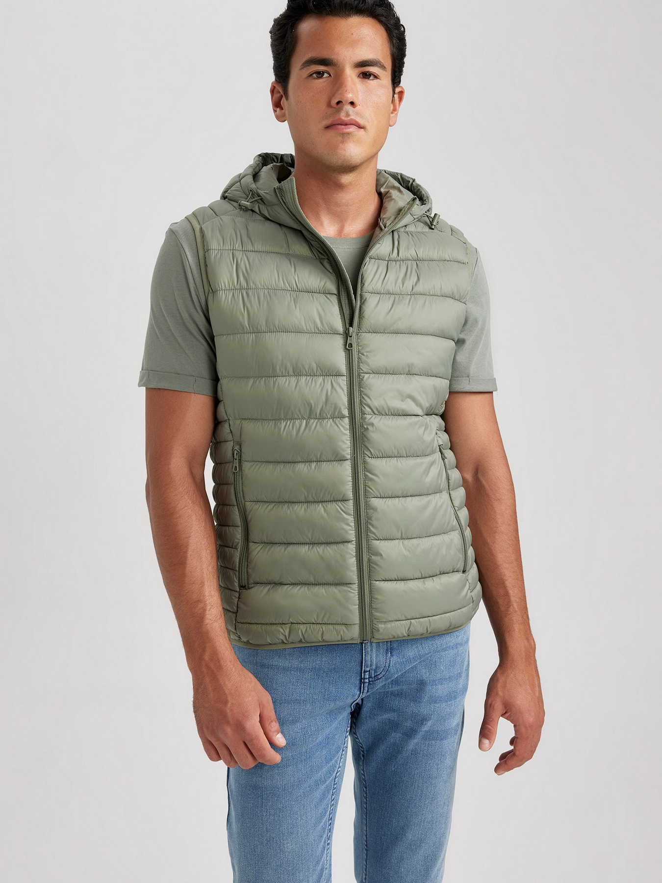 Утеплений жилет DeFacto модель N4652AZ-KH109 Фото