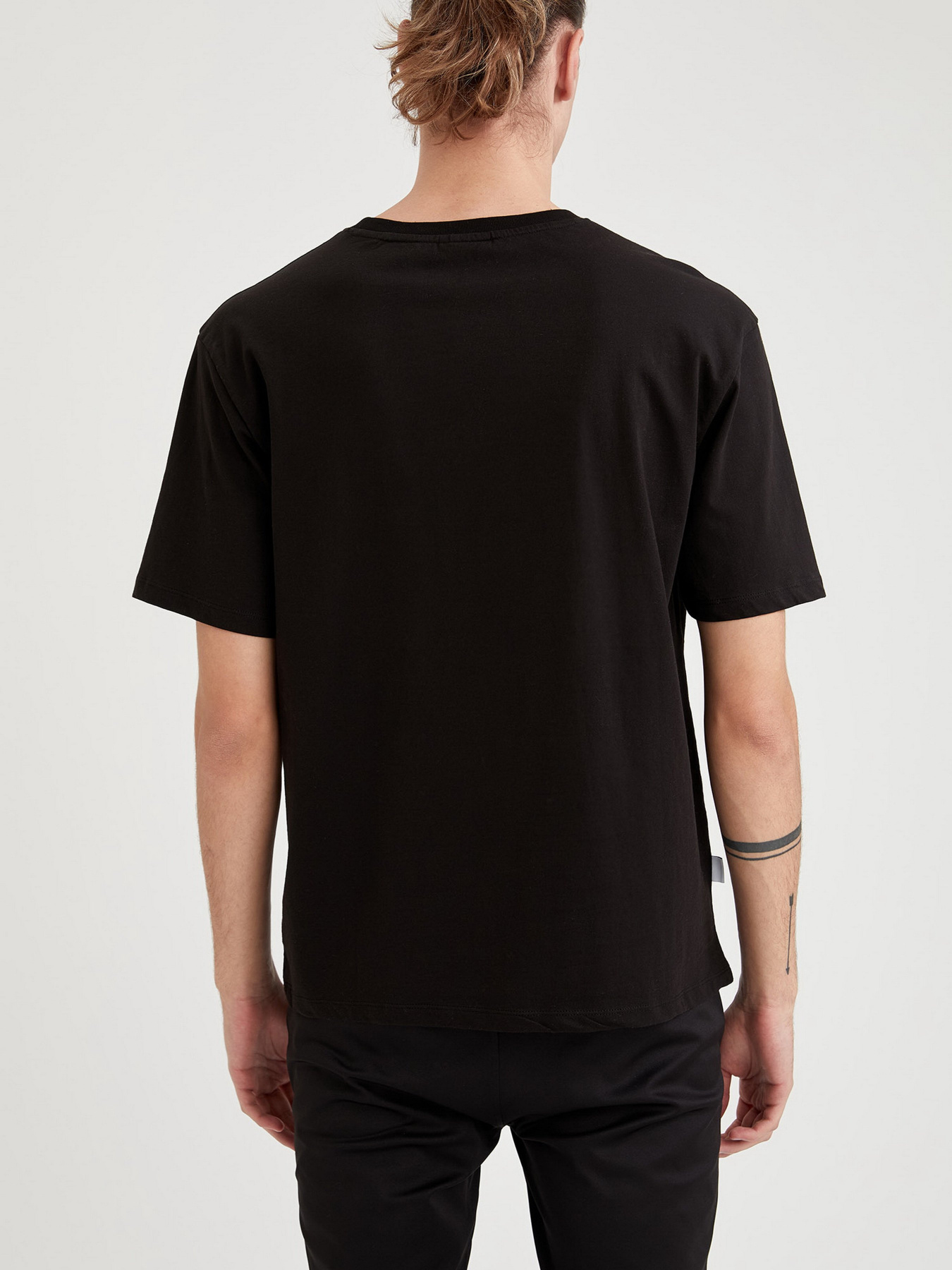 Футболка DeFacto модель T7062AZ-BK27 Фото