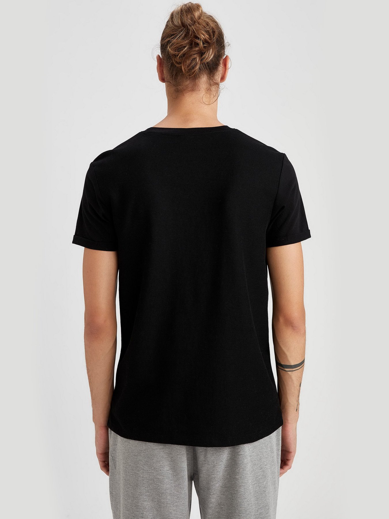 Футболки и поло DeFacto модель S8897AZ-BK27 Фото