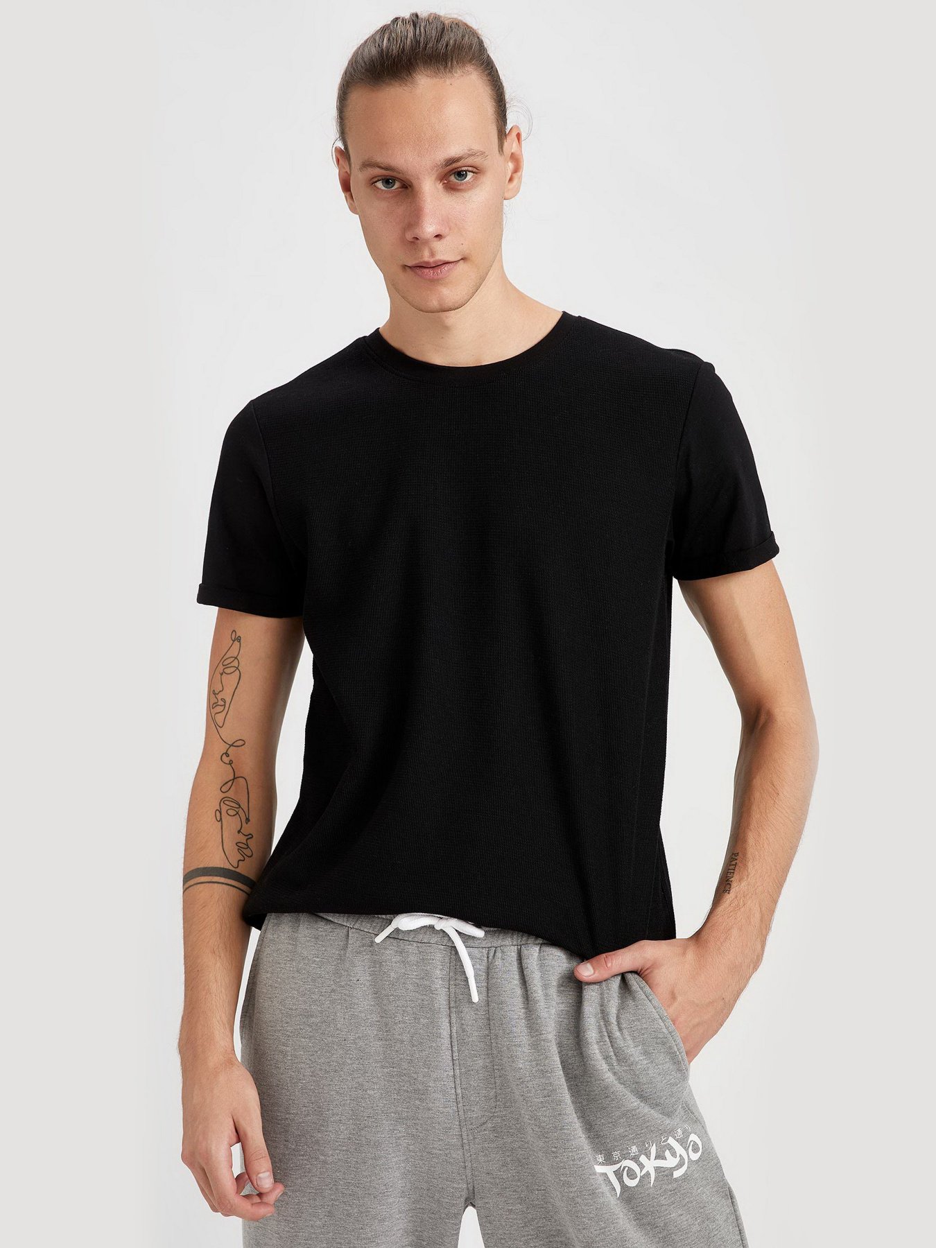 Футболки и поло DeFacto модель S8897AZ-BK27 Фото