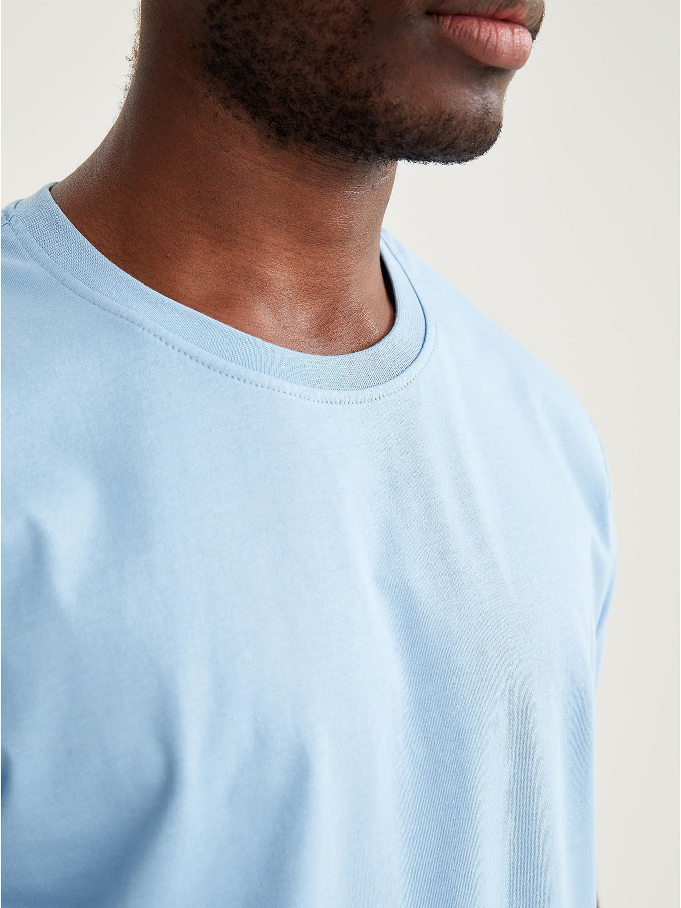 Футболки и поло DeFacto модель M7666AZ-BE281 Футболки и поло DeFacto модель M7666AZ-BE281 Фото