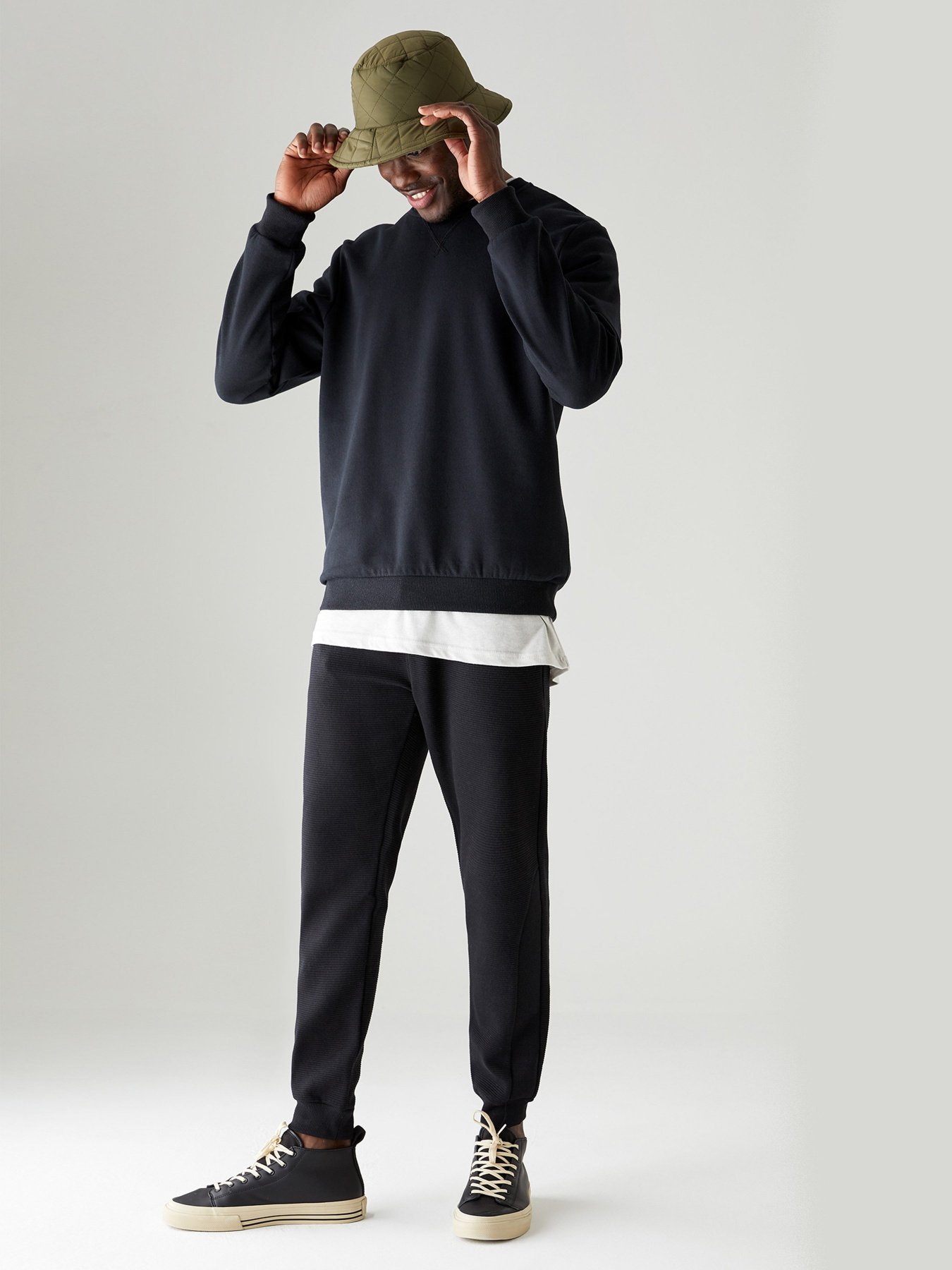 Свитшот DeFacto модель R6410AZ-BK27 Фото