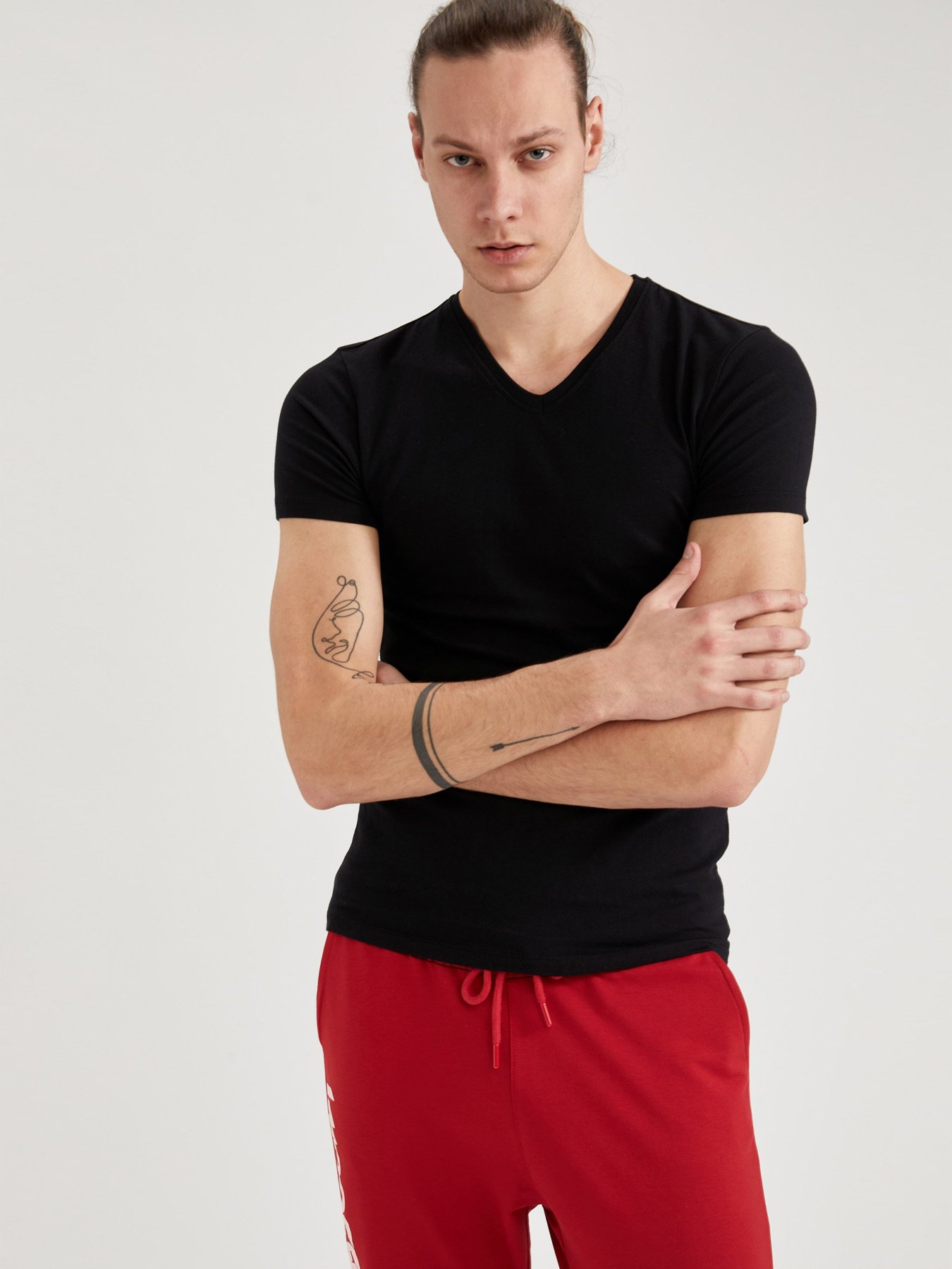 Футболки и поло DeFacto модель L4884AZ-BK27 Фото