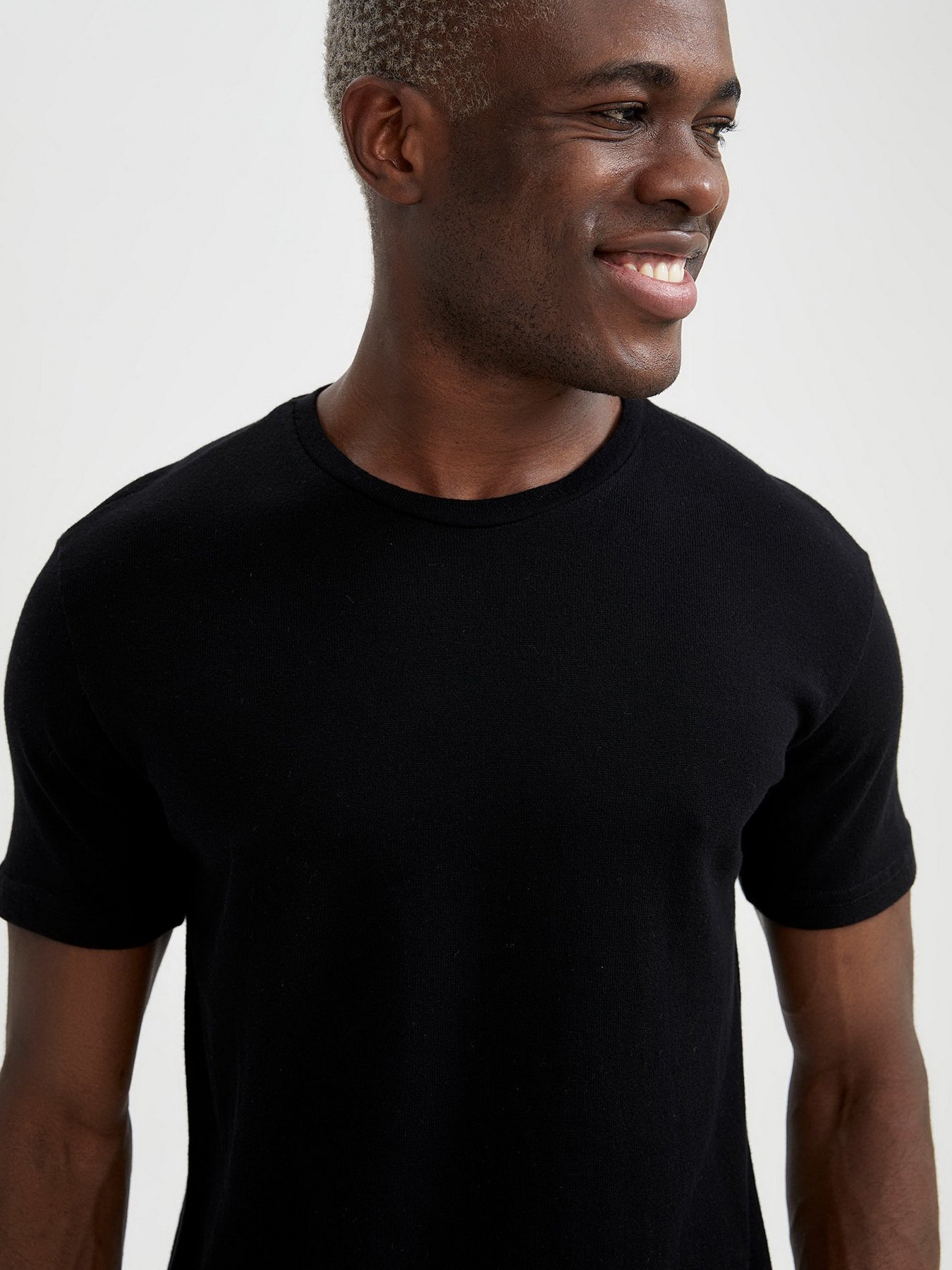 Футболка DeFacto модель U5125AZ-BK27 Фото