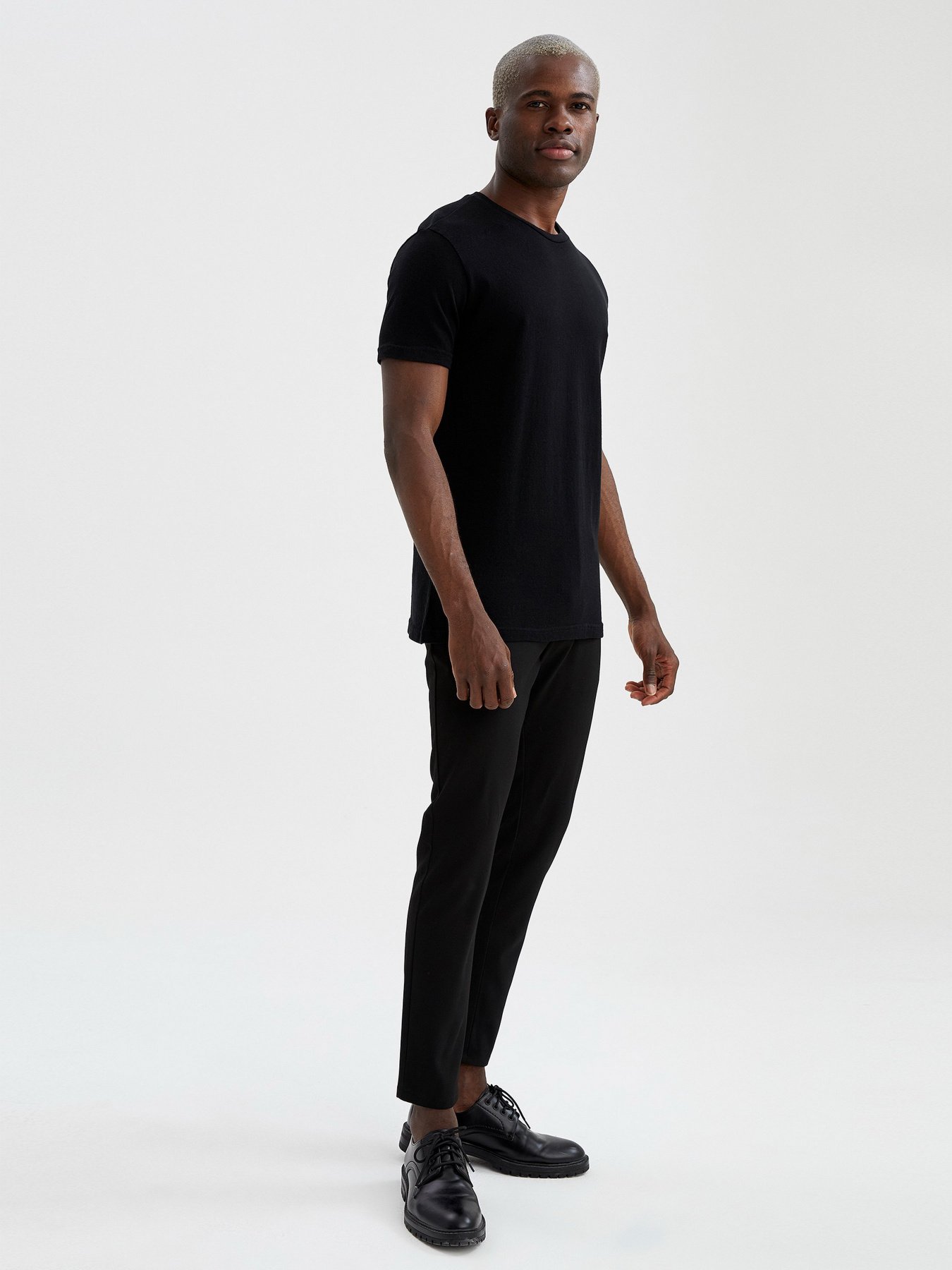 Футболка DeFacto модель U5125AZ-BK27 Футболка DeFacto модель U5125AZ-BK27 Фото