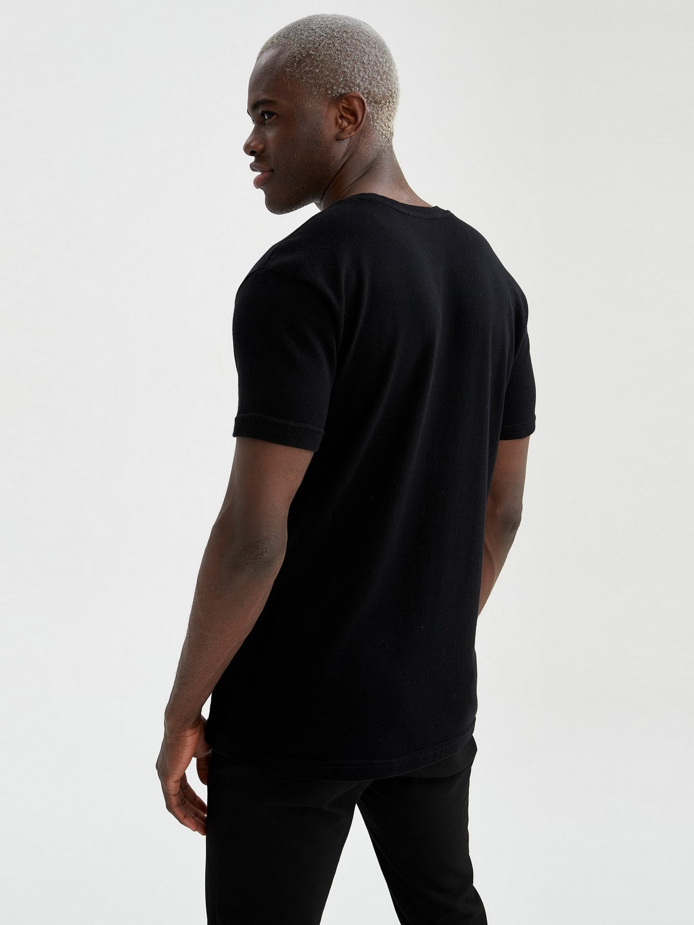 Футболка DeFacto модель U5125AZ-BK27 Футболка DeFacto модель U5125AZ-BK27 Фото