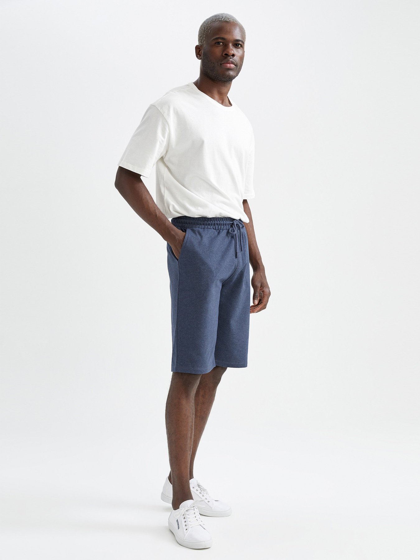 Повсякденні шорти DeFacto модель V1877AZ-NV211 Повсякденні шорти DeFacto модель V1877AZ-NV211 Фото