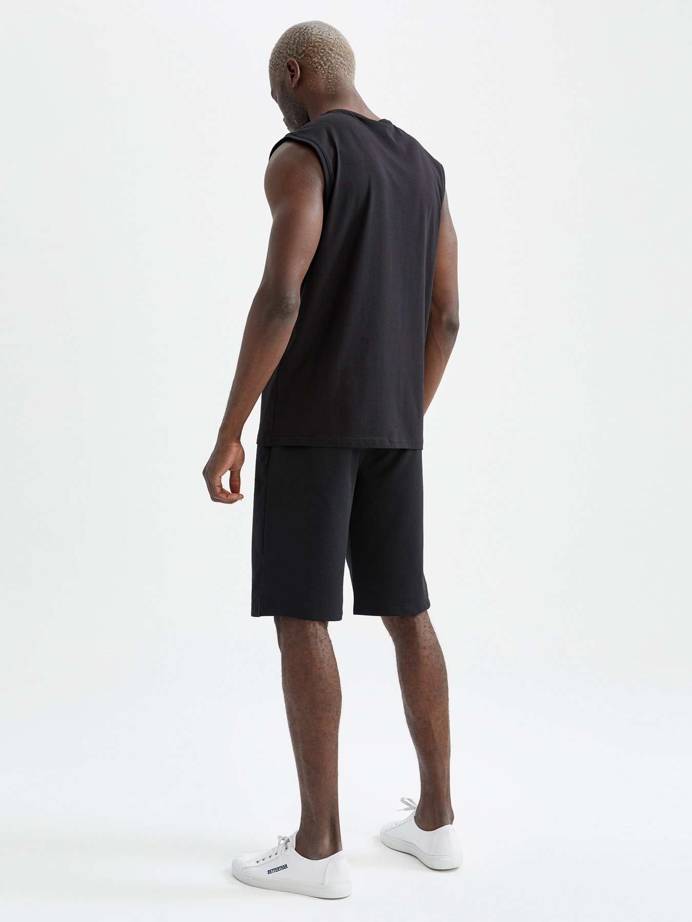 Повсякденні шорти DeFacto модель V1877AZ-BK27 Повсякденні шорти DeFacto модель V1877AZ-BK27 Фото