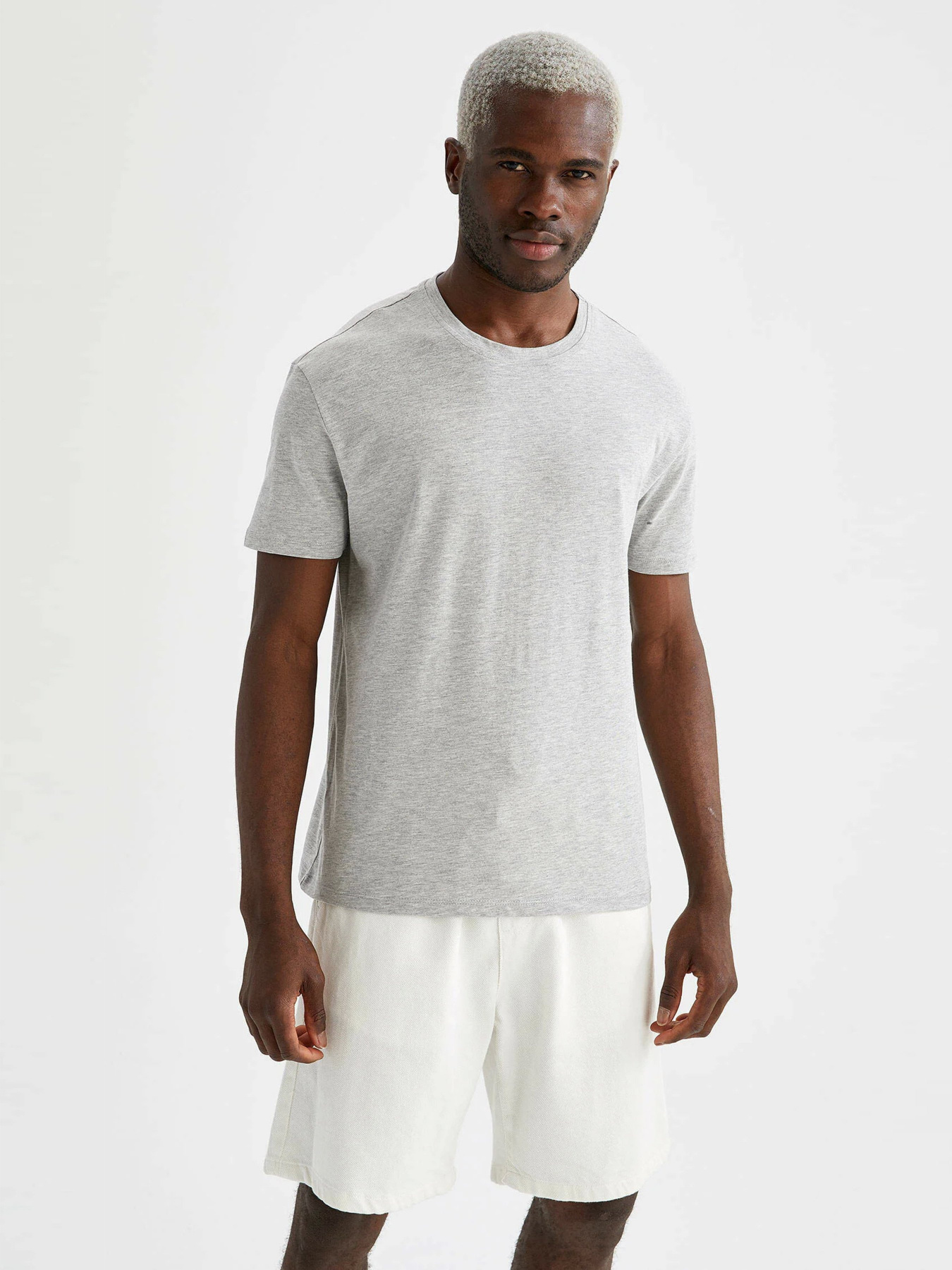 Набор футболок DeFacto модель V1879AZ-GR210 Фото