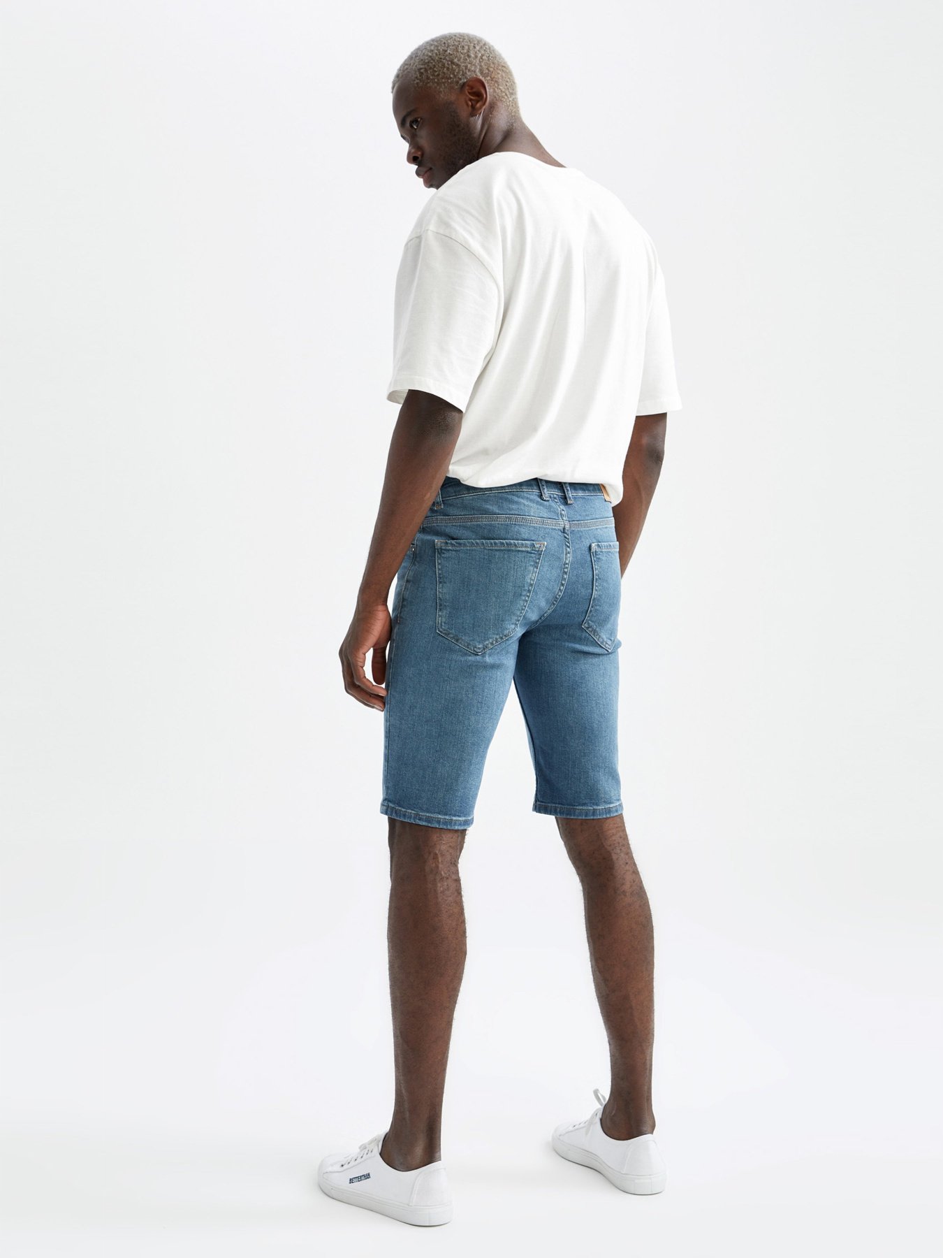 Джинсові шорти DeFacto модель U2874AZ-NM29 Джинсові шорти DeFacto модель U2874AZ-NM29 Фото