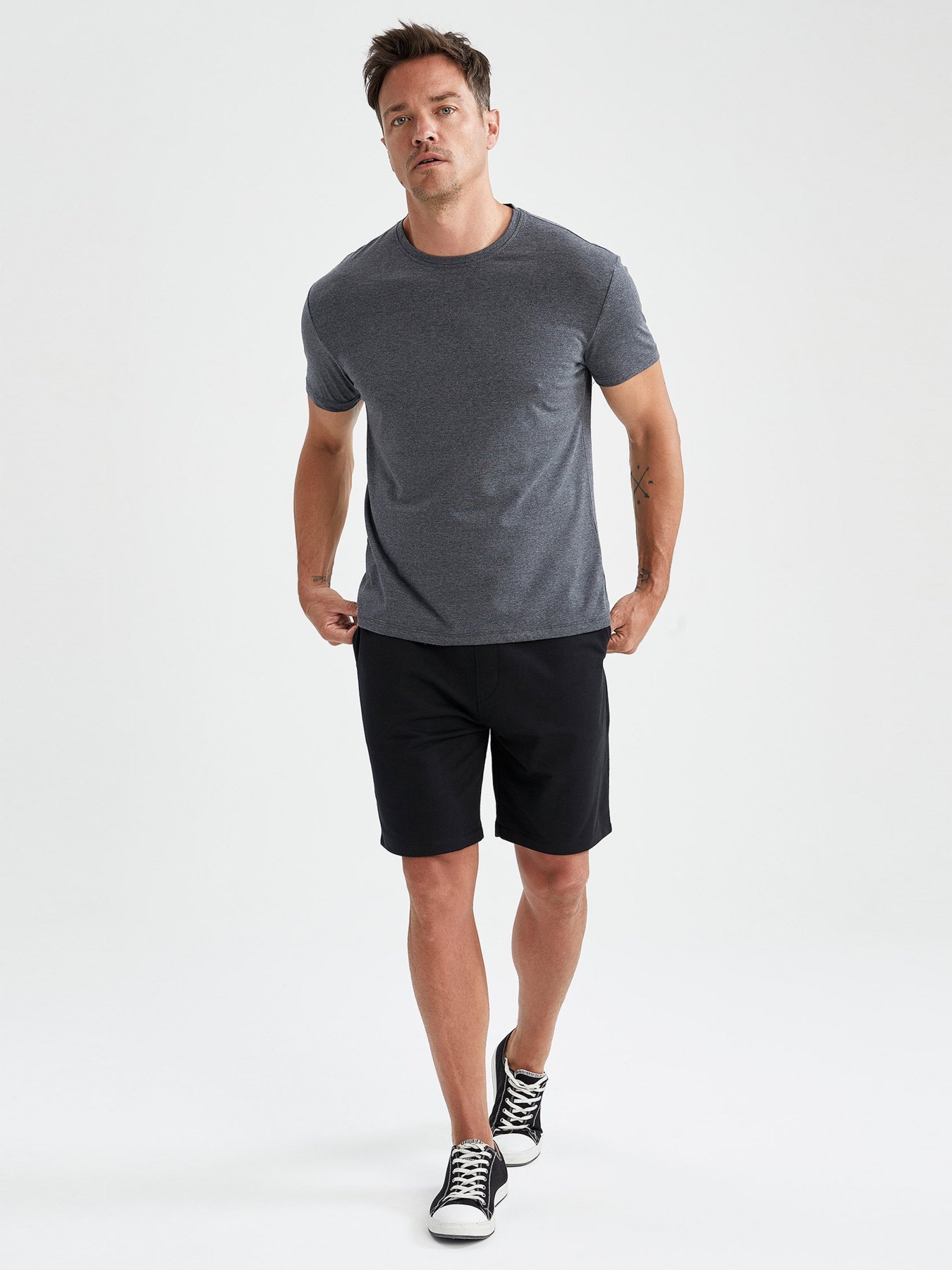 Набор футболок DeFacto модель V1872AZ-AR94 Фото