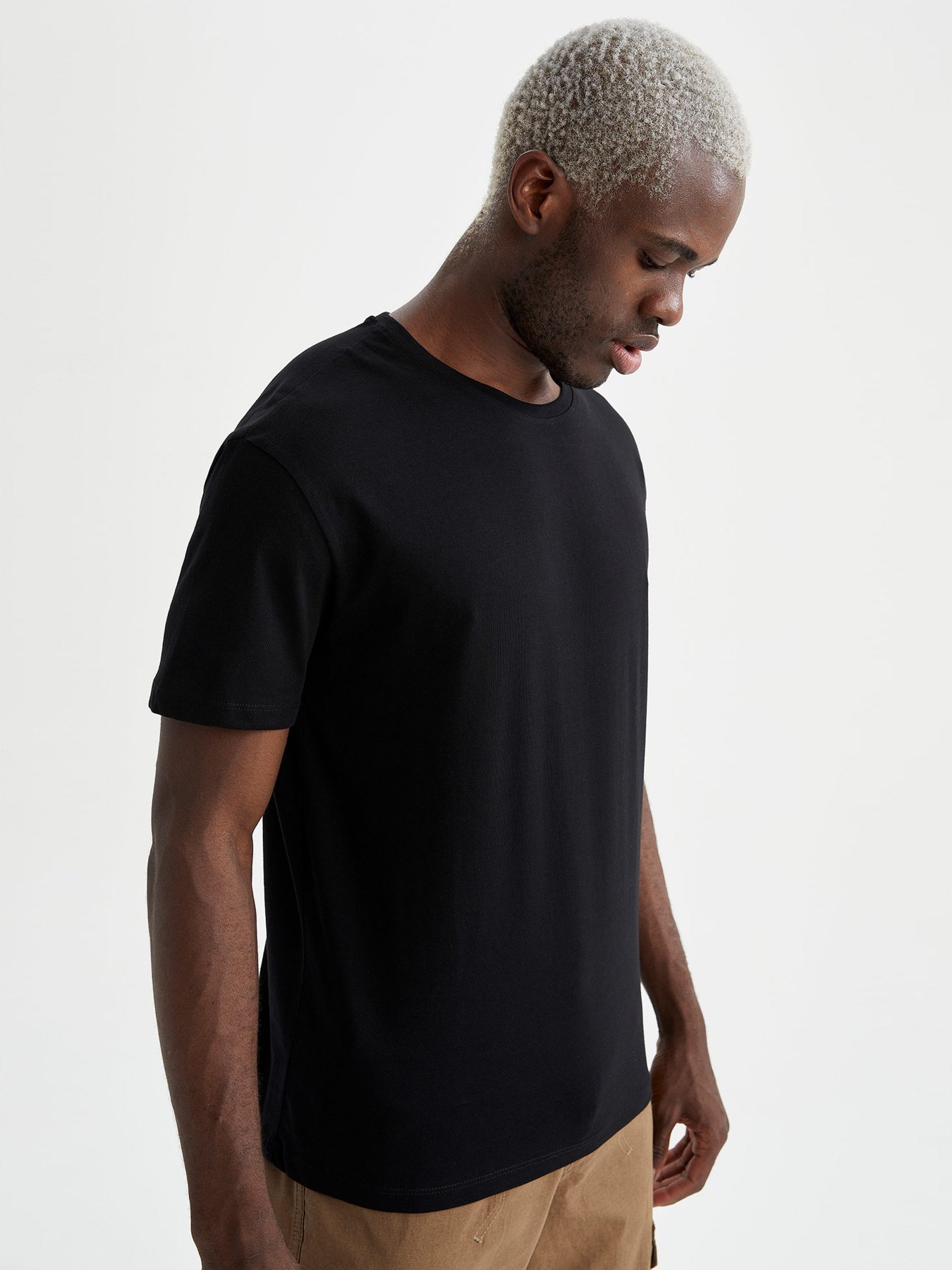 Набор футболок DeFacto модель V1872AZ-BK27 Набор футболок DeFacto модель V1872AZ-BK27 Фото