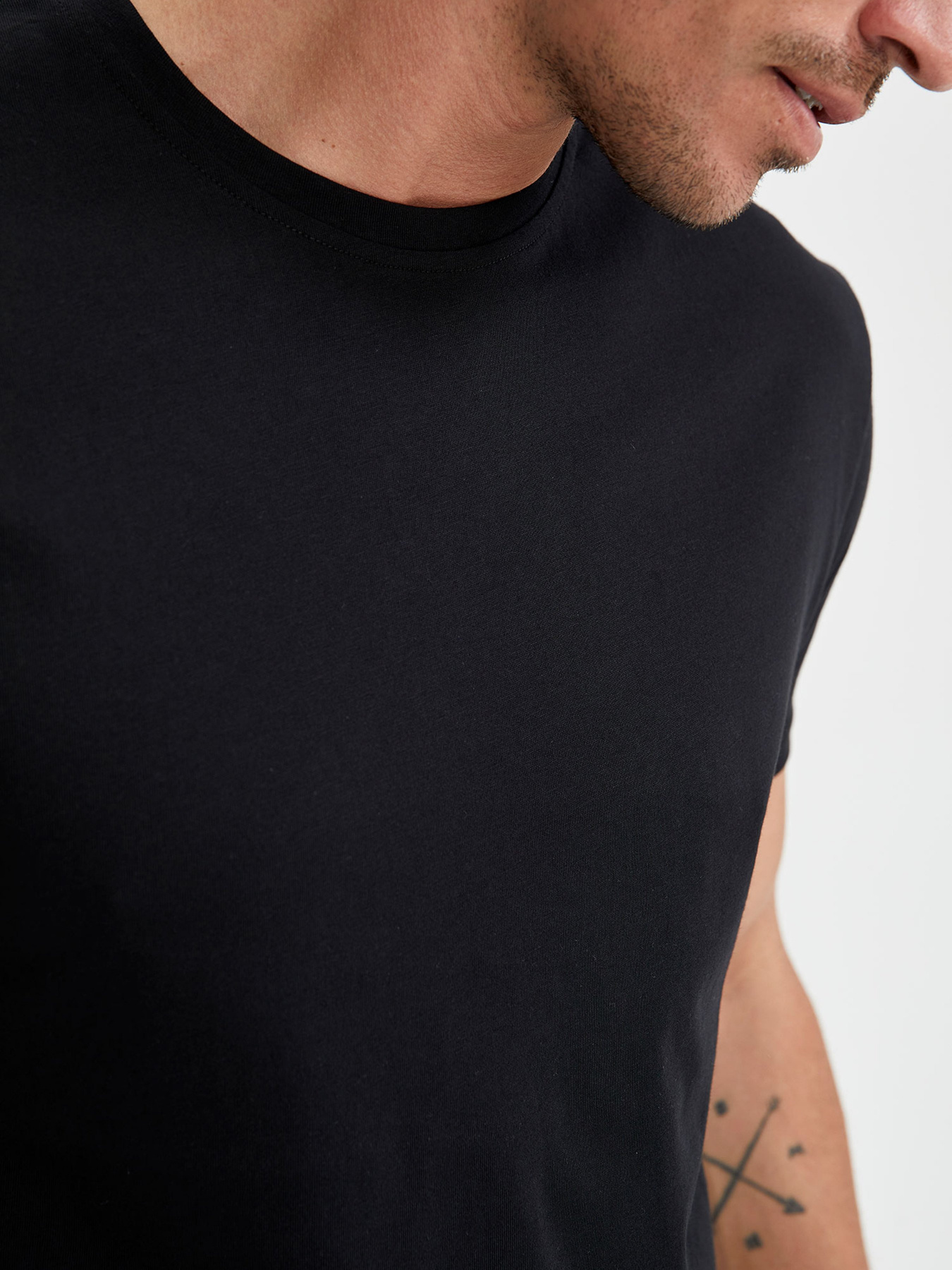 Набор футболок DeFacto модель V1879AZ-BK27 Фото