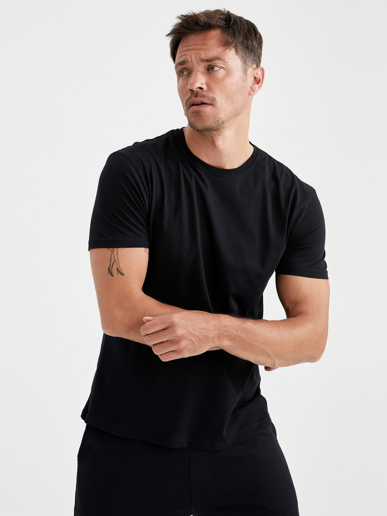 Набор футболок DeFacto модель V1879AZ-BK27 Фото