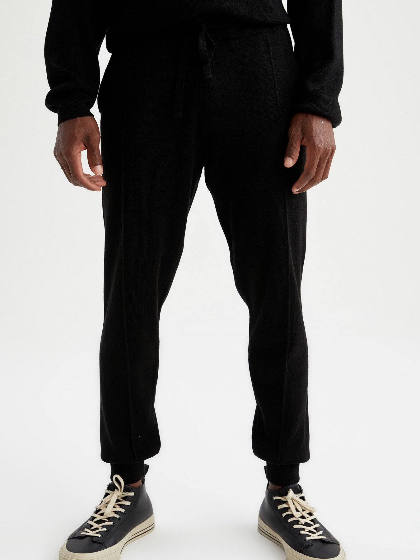 Штаны спортивные DeFacto модель V3557AZ-BK27 Фото