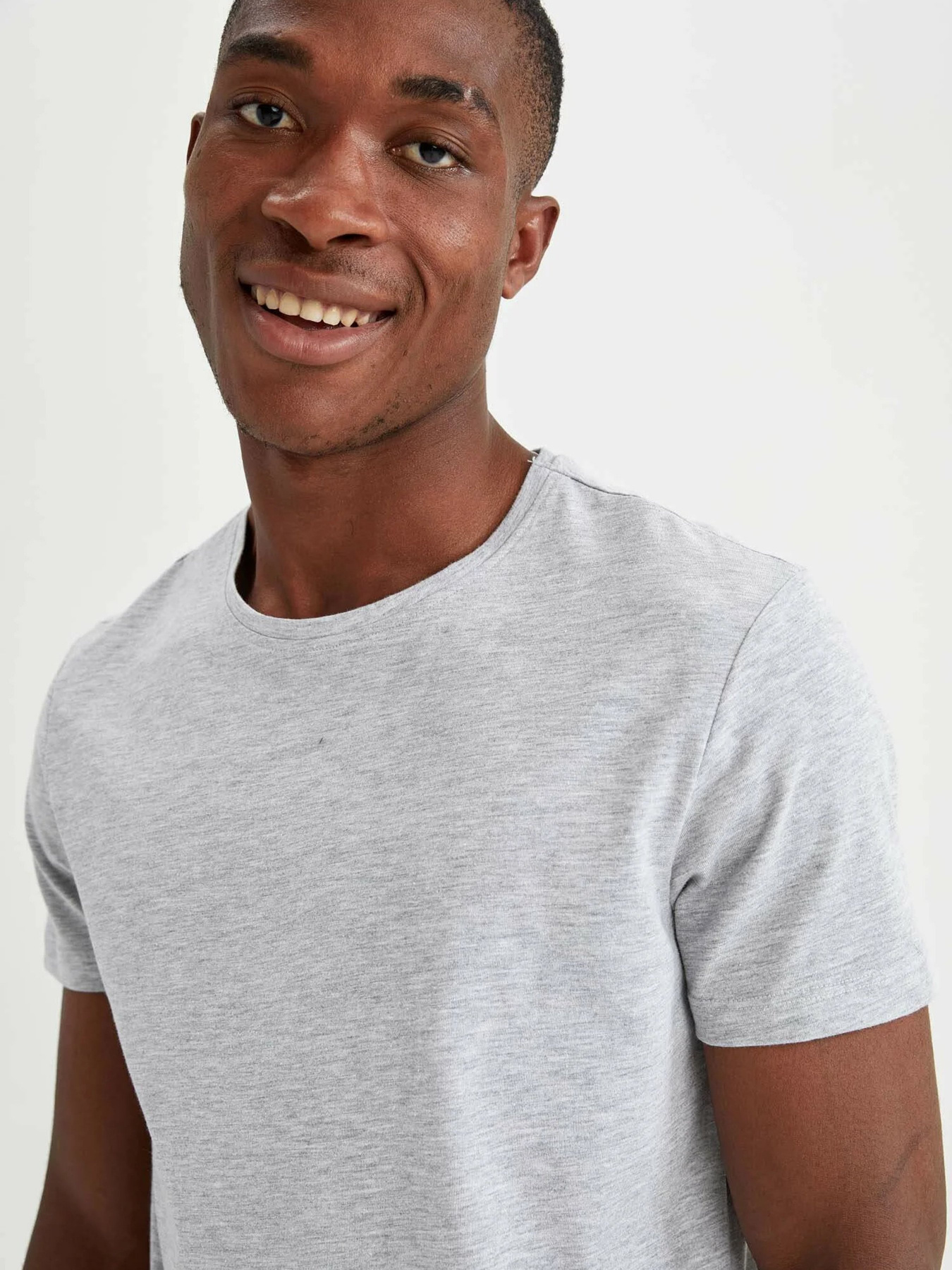 Футболки і поло DeFacto модель V3210AZ-GR210 Фото