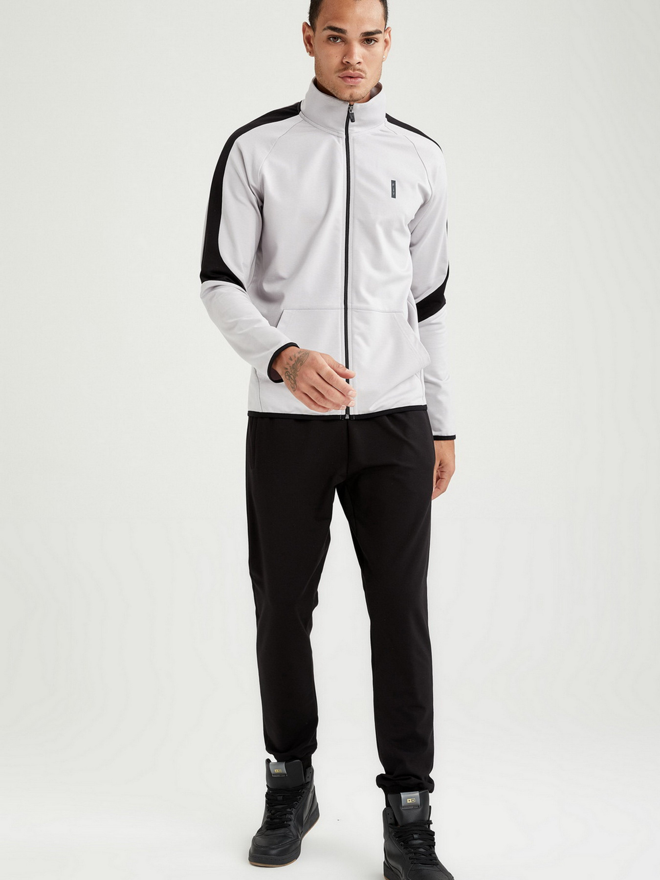 Штаны спортивные DeFacto модель V6693AZ-BK27 Фото