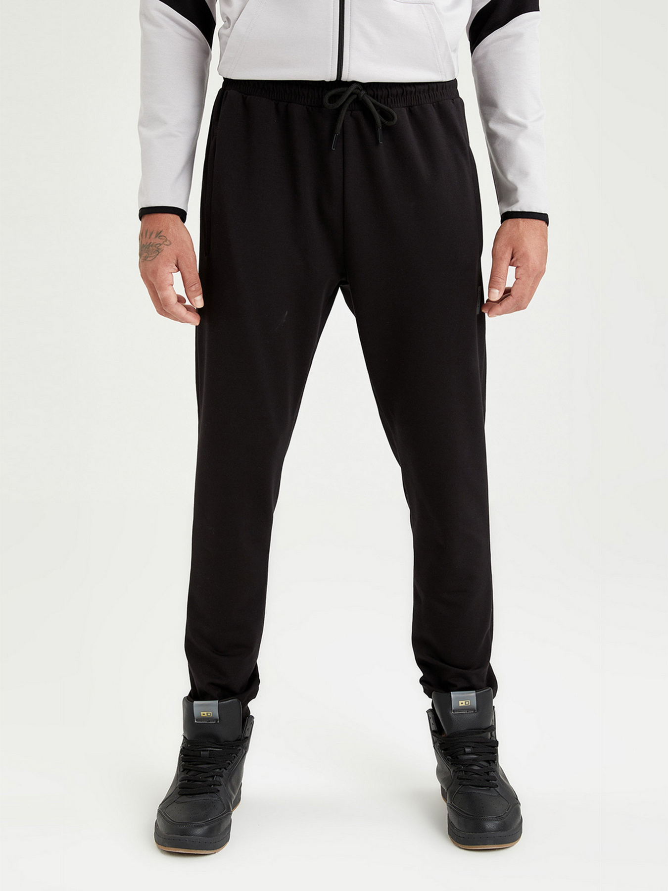 Штаны спортивные DeFacto модель V6693AZ-BK27 Фото