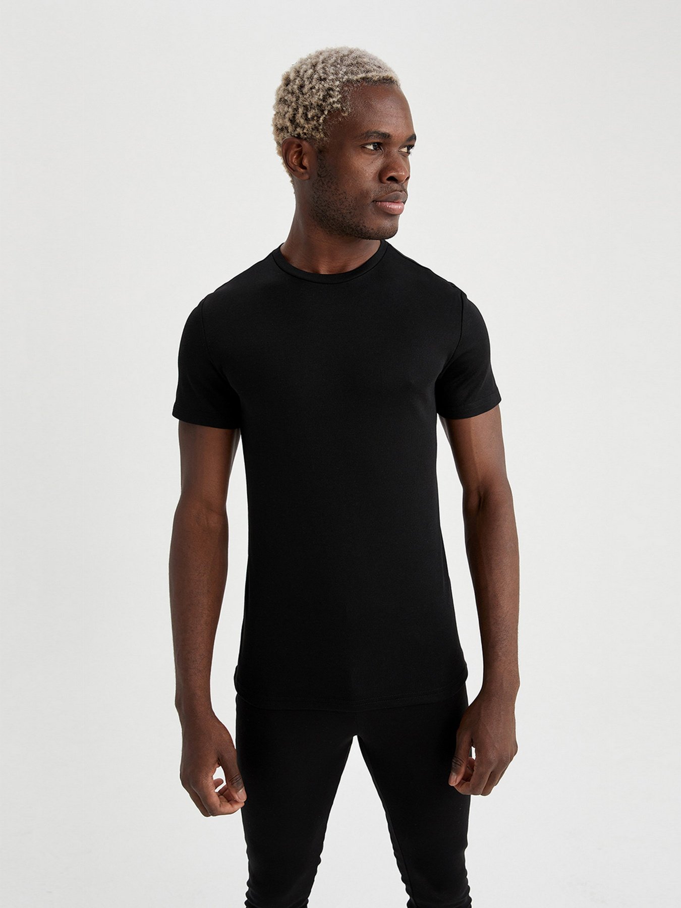 Футболка DeFacto модель V7320AZ-BK27 Фото