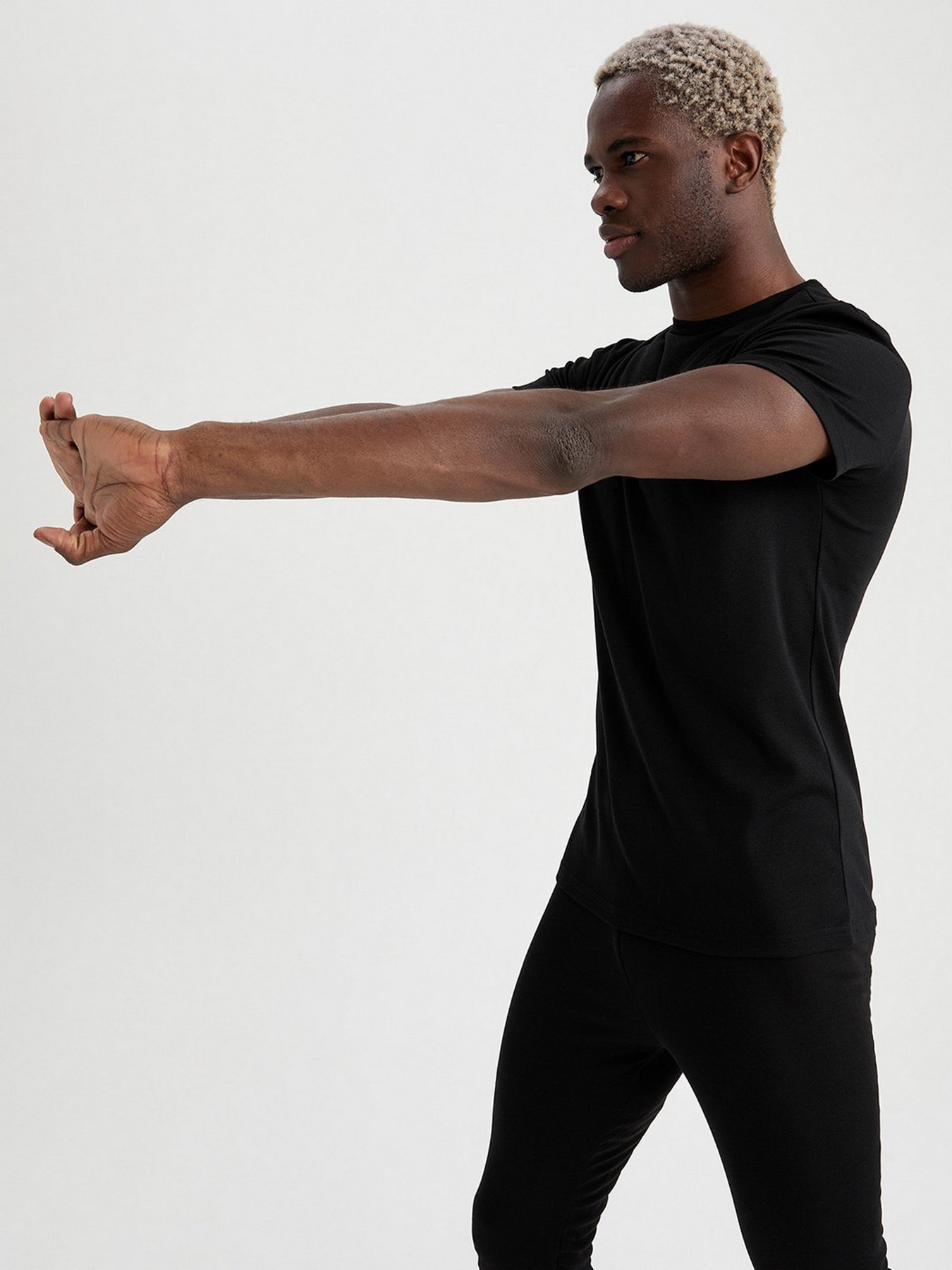 Футболка DeFacto модель V7320AZ-BK27 Фото