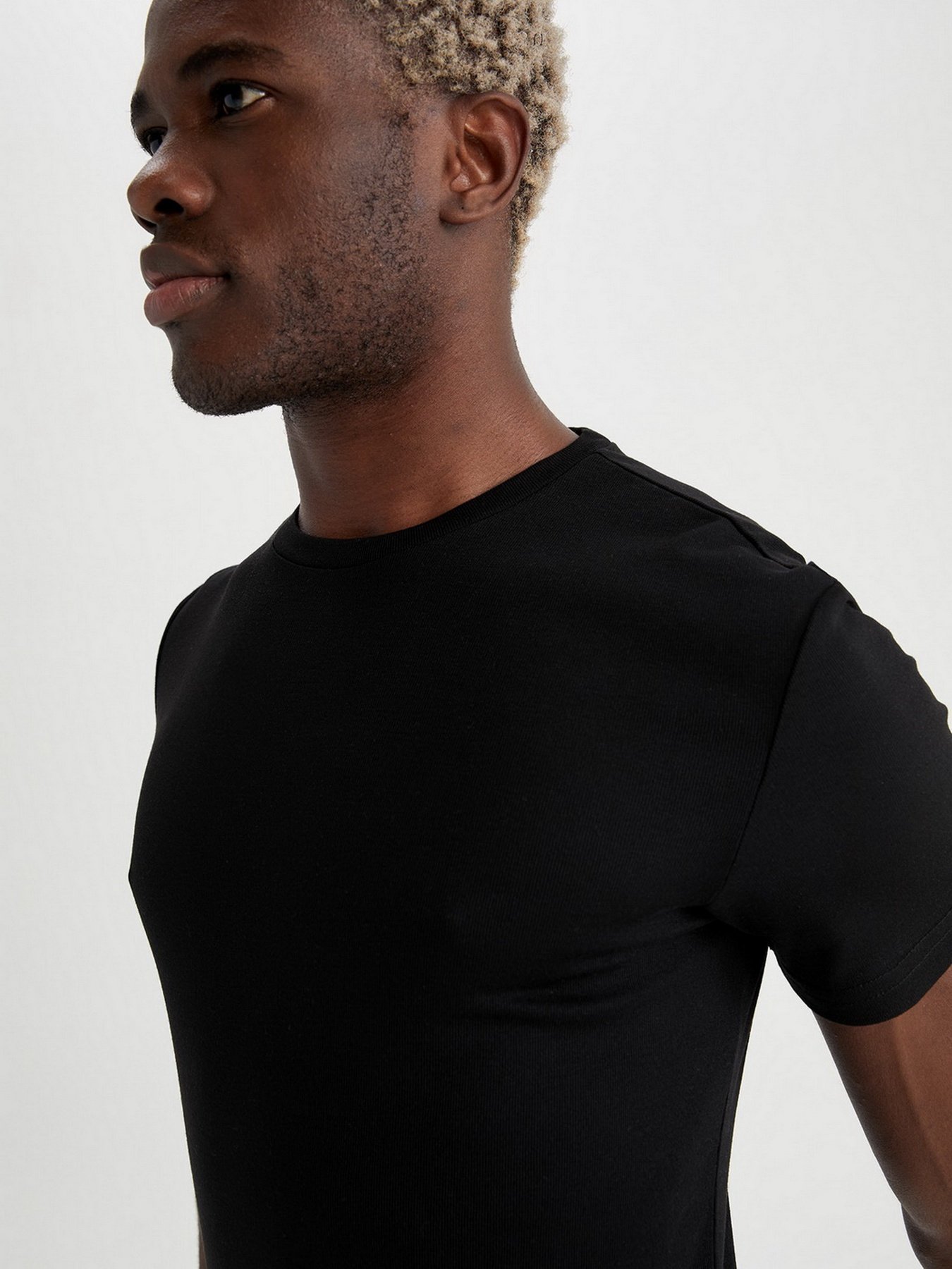 Футболка DeFacto модель V7320AZ-BK27 Фото