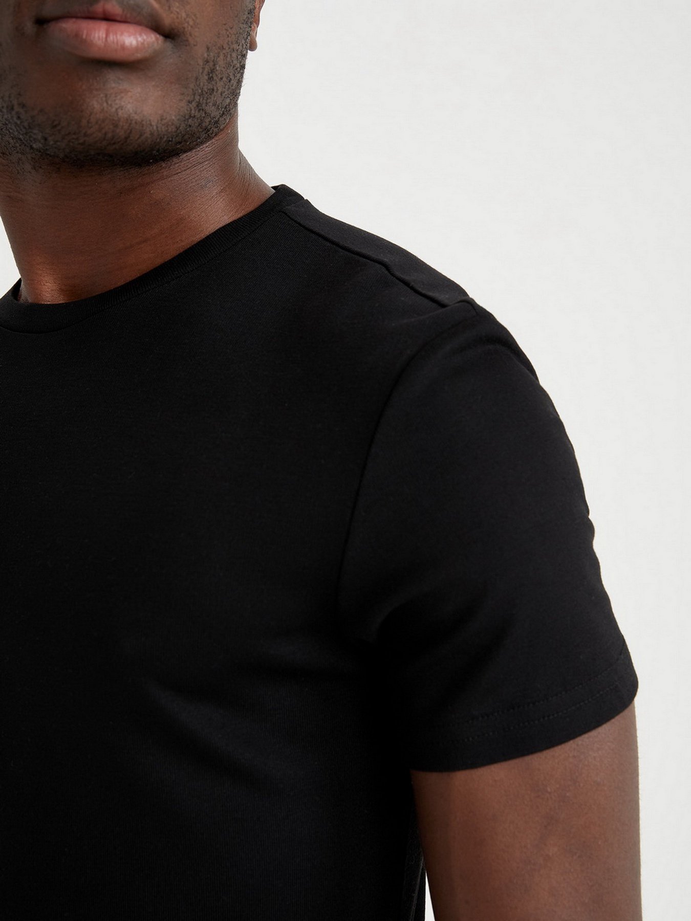 Футболка DeFacto модель V7320AZ-BK27 Фото