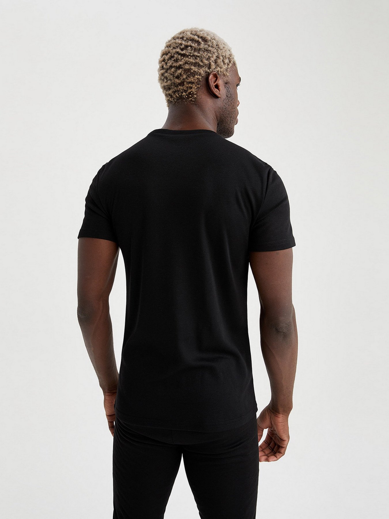 Футболка DeFacto модель V7320AZ-BK27 Фото