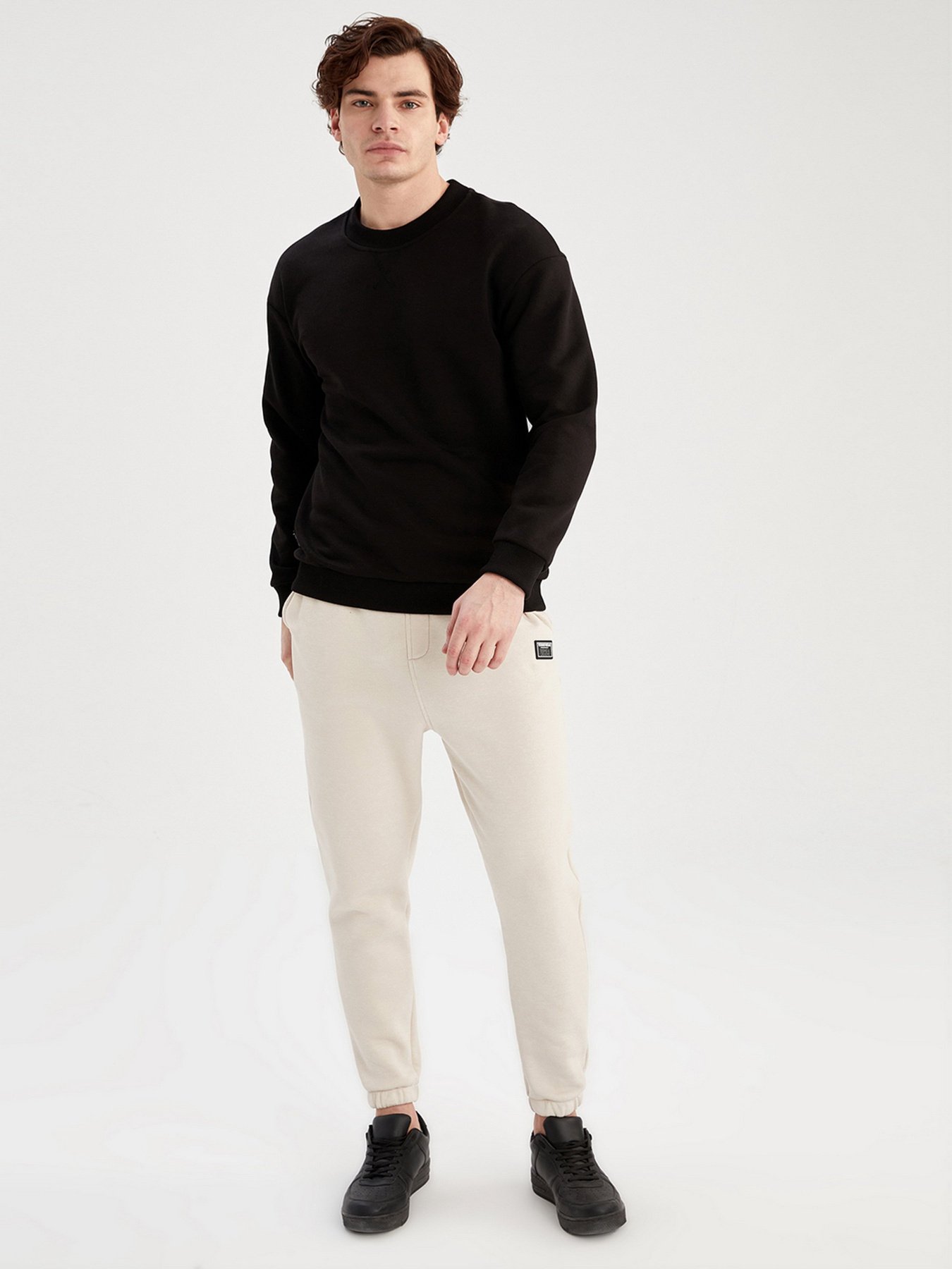 Свитшот DeFacto модель W7667AZ-BK81 Фото