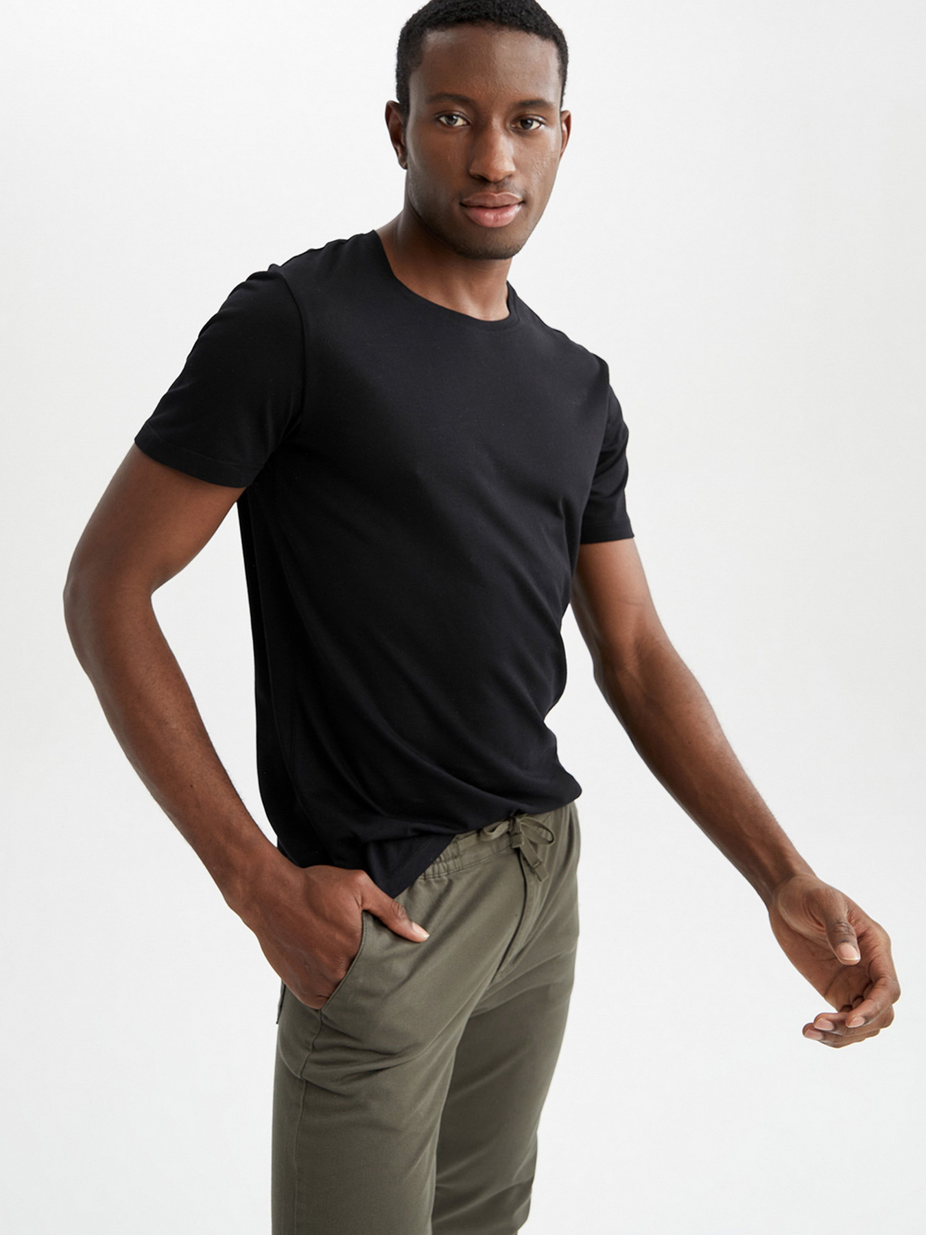 Футболки и поло DeFacto модель M6606AZ-BK27 Фото