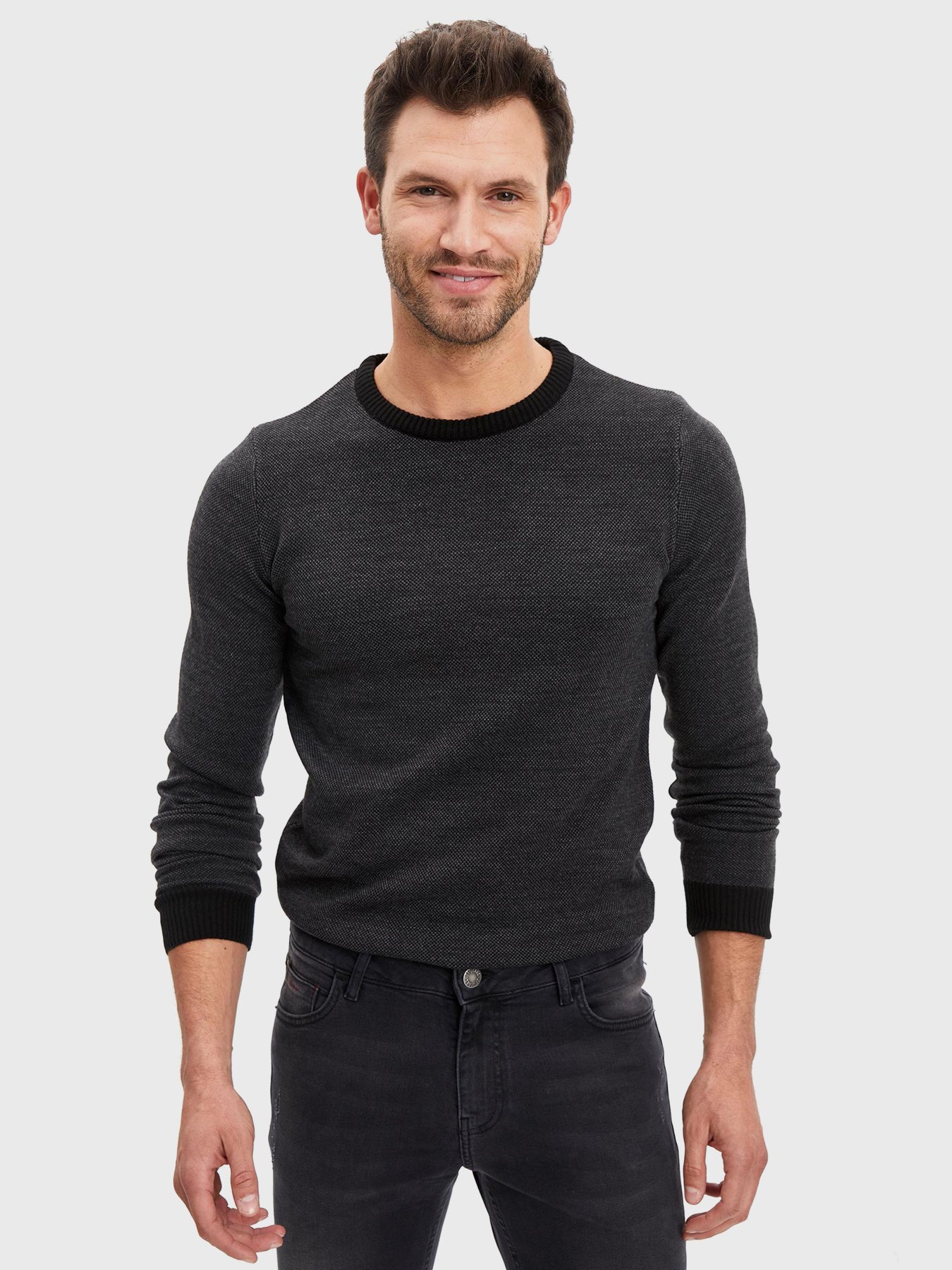 Джемпер DeFacto модель R1110AZ-BK27 Джемпер DeFacto модель R1110AZ-BK27 Фото