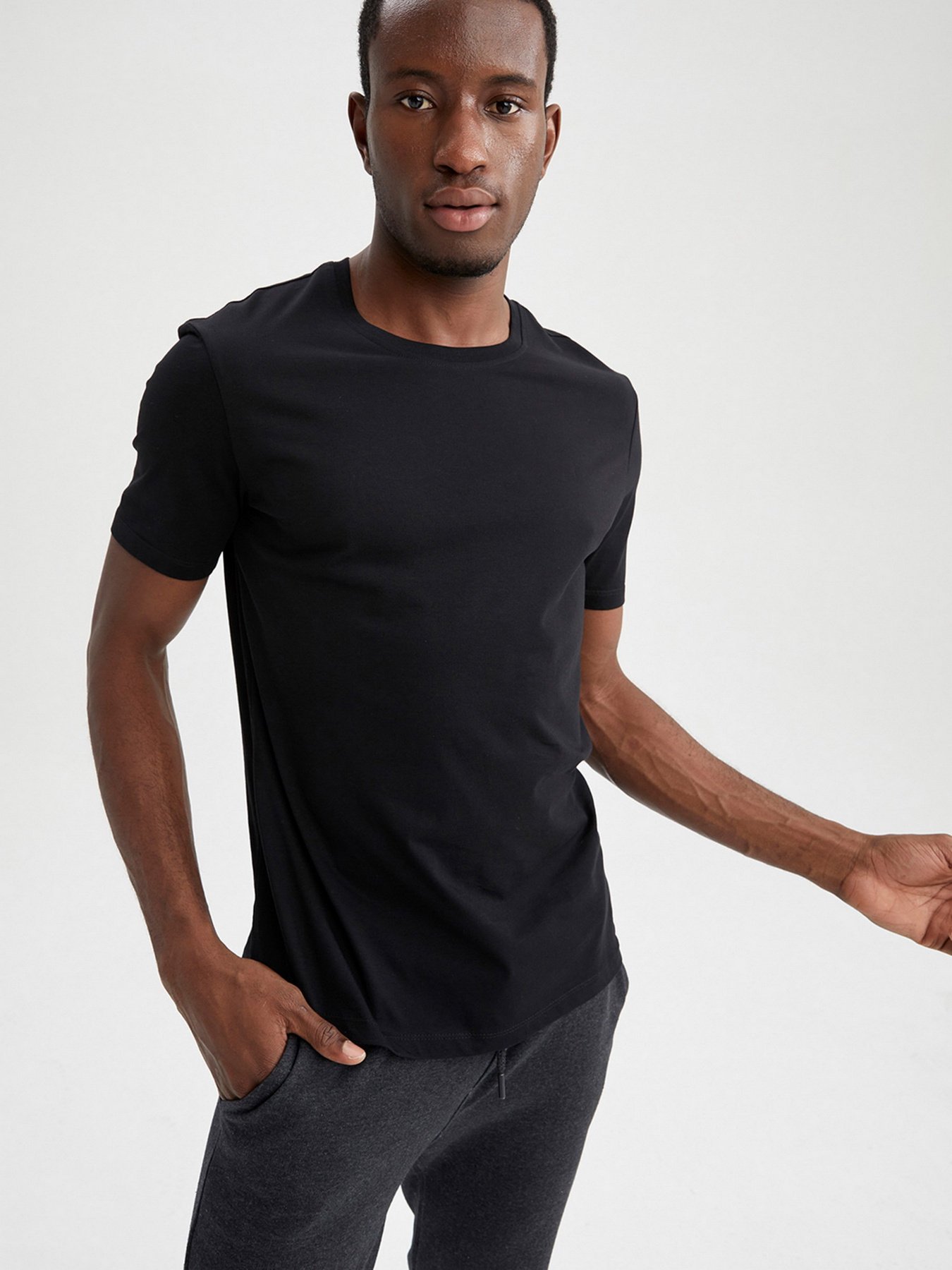 Футболки и поло DeFacto модель M7666AZ-BK27 Фото