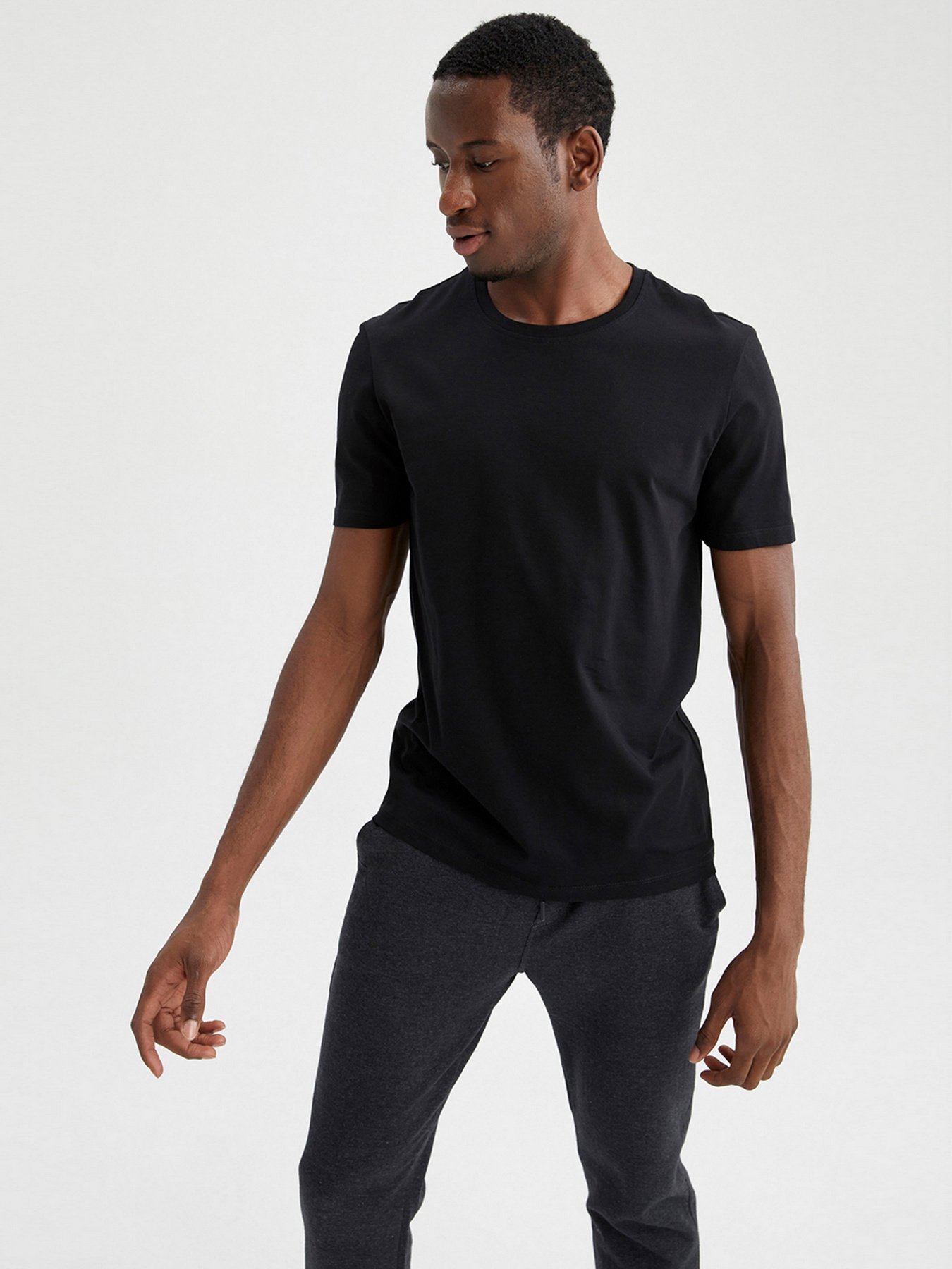 Футболки и поло DeFacto модель M7666AZ-BK27 Фото